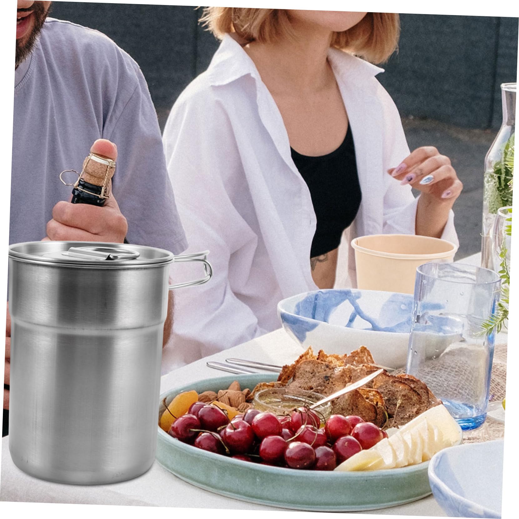 BESTonZON 2 Stück Faltbare Campingbecher mit Griffen Teiliges Set für Outdoor Aktivitäten Leicht und Stapelbar für Wandern und