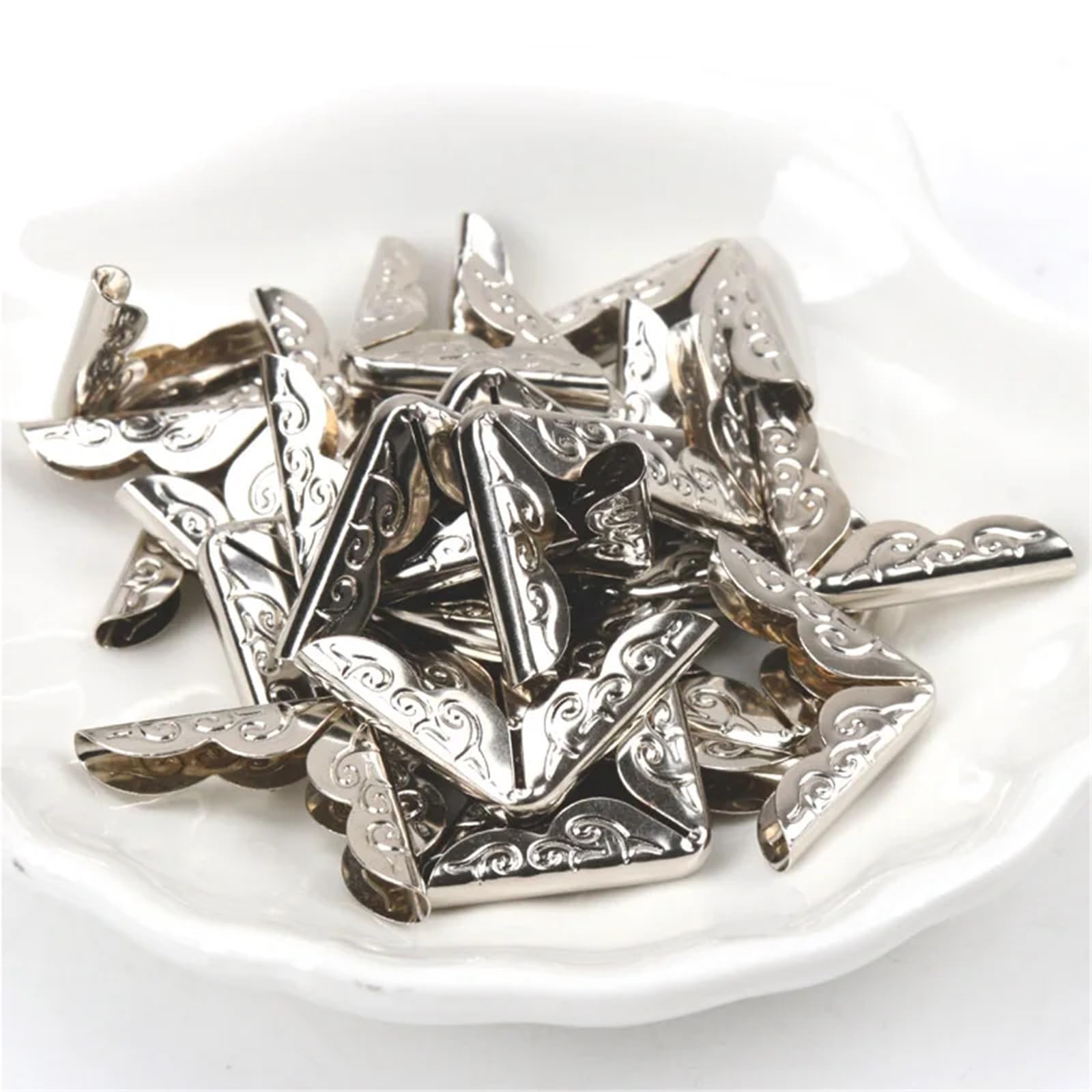 Narożniki do zdjęć w albumie, metalowe ochraniacze na rogi książki, zestaw 40 różnych rozmiarów książek i rękodzieła(20x20x3.5mm)