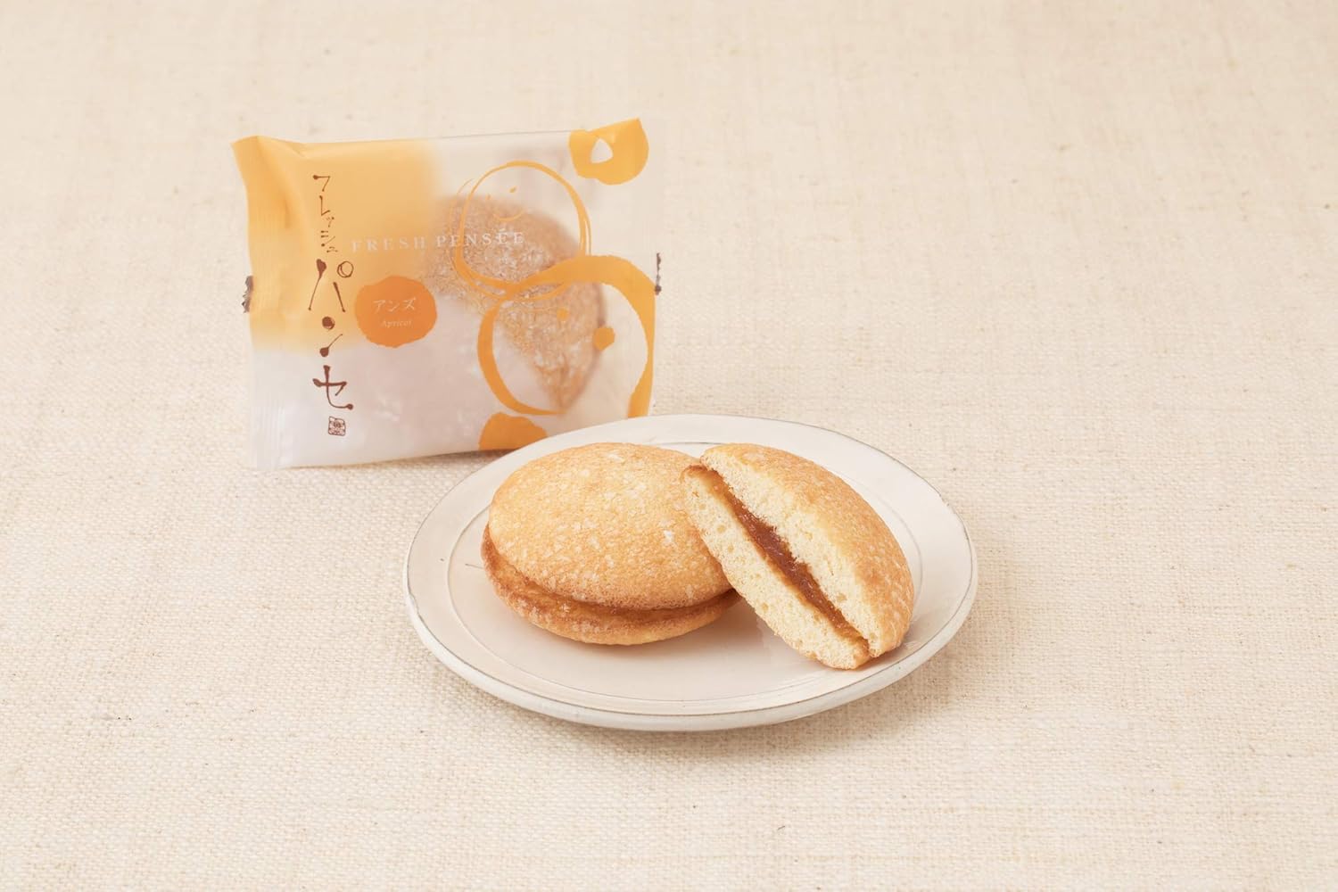 Amazon 十勝たちばな フレッシュパンセm ブッセ 15個入 チーズバター10個 アンズジャム5個 十勝たちばな ケーキ 洋菓子 通販