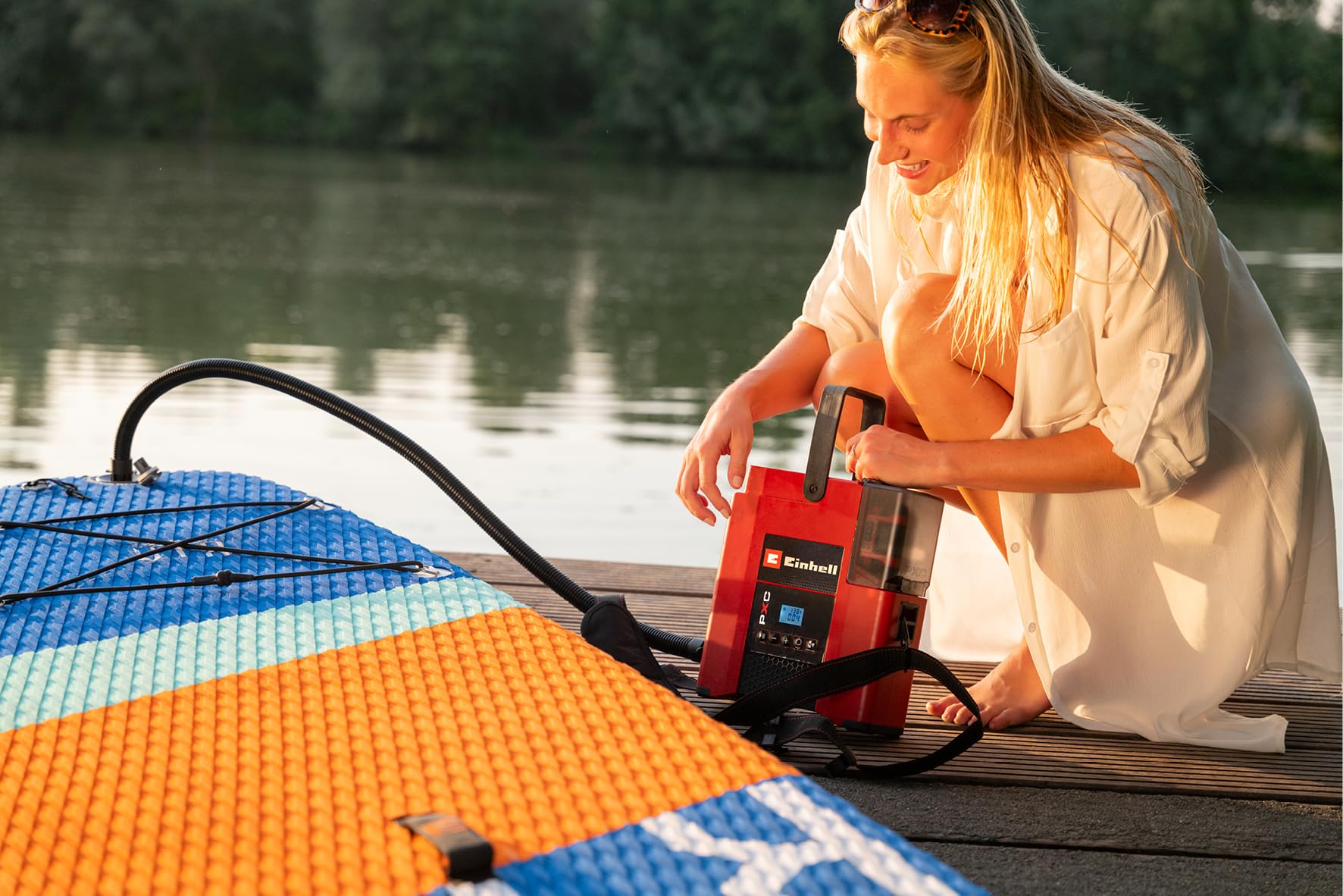 Einhell Akku-SUP-Pumpe SUPPERO 18/380 PXC (18 V, Inflation + Deflation, max. 1,38 bar / 20 PSI, max. 380 L/min, Auto-Stop, Tragegurt, inkl. 7 Adapter, ohne Akku)