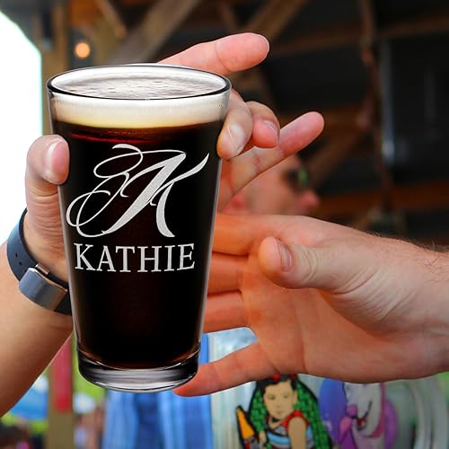 Miniatura 6 de Vaso de cerveza personalizado con monograma con inicial y nombre grabado con láser, vasos de 16 onzas, taza personalizada, regalo de cumpleaños para