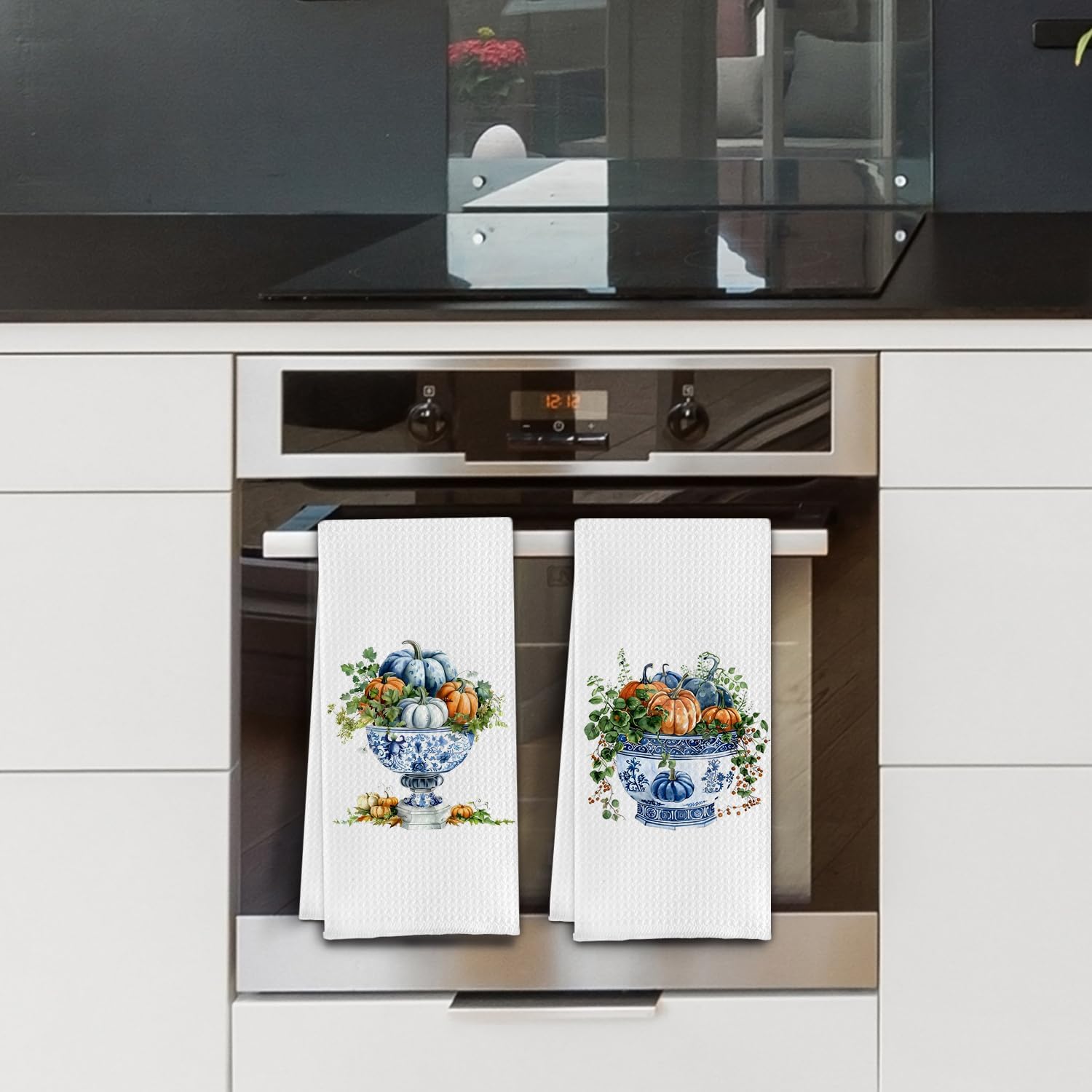 Chinoiserie Fall Pumpkin Kitchen Towels, Blue and White Chinoiserie Pumpkin Dish Tea Towels for Kitchen Decor, Grand Millenial Autumn Botanical Decorative Hand Towel, 16x24 Inch Set of 2