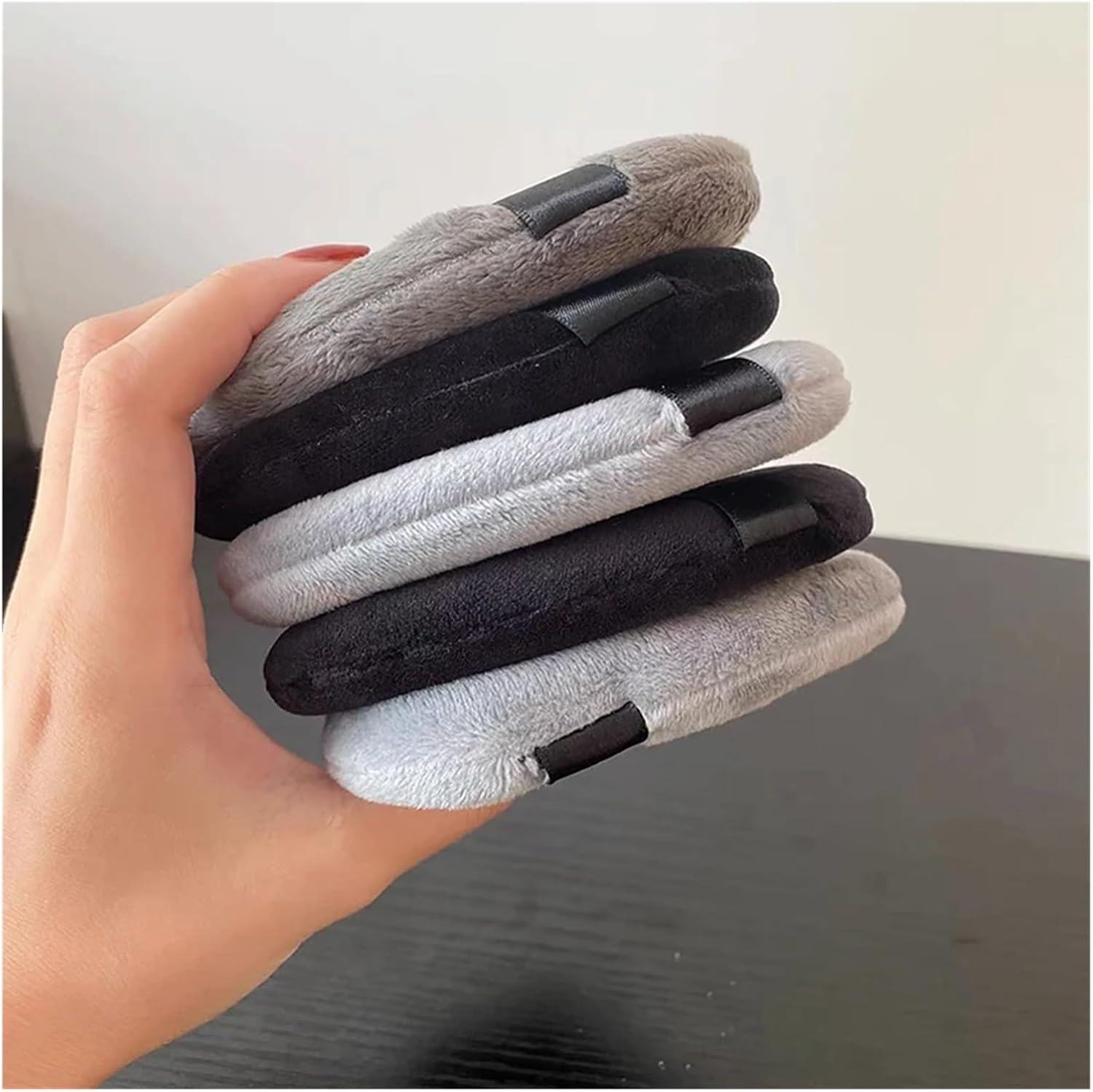 SBTRKT 1Pc Large Drop Shape Velvet Powder Cosmetic Puff Women Soft Makeup Sponge Foundation Cream Beauty Make Up Powder Tools (Color : Black)
