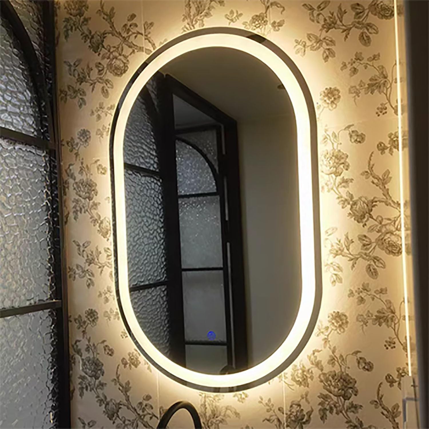 Miroir ovale lumineux sans cadre pour votre routine beauté matinale