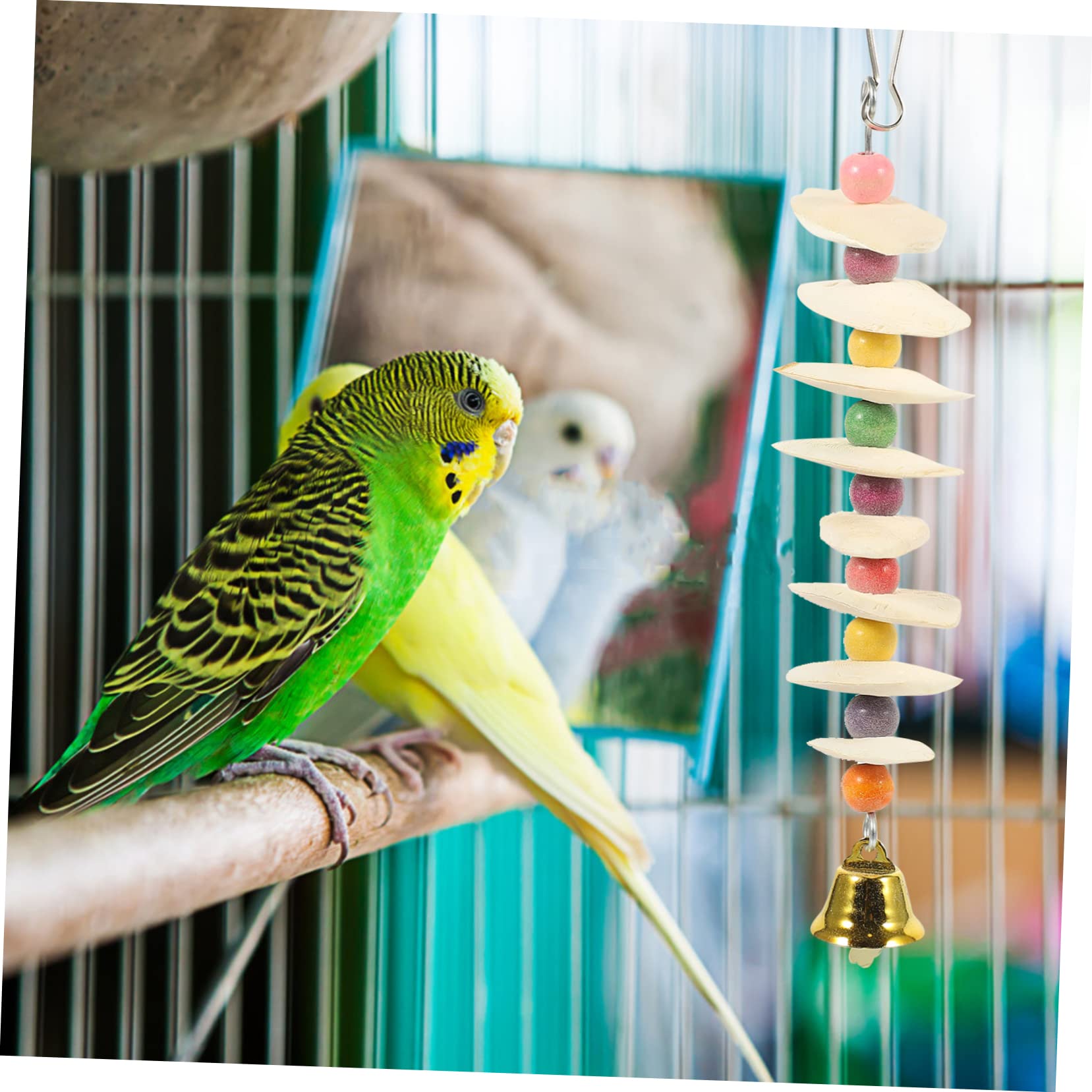 Yardwe 4 Pièces Jouet à mâcher Perroquet créativité Jouets Chime Shape Oiseau Accessoires Cage Perruche Perroquet pour Animaux de Compagnie Mordre Petit Perroquet os de seiche
