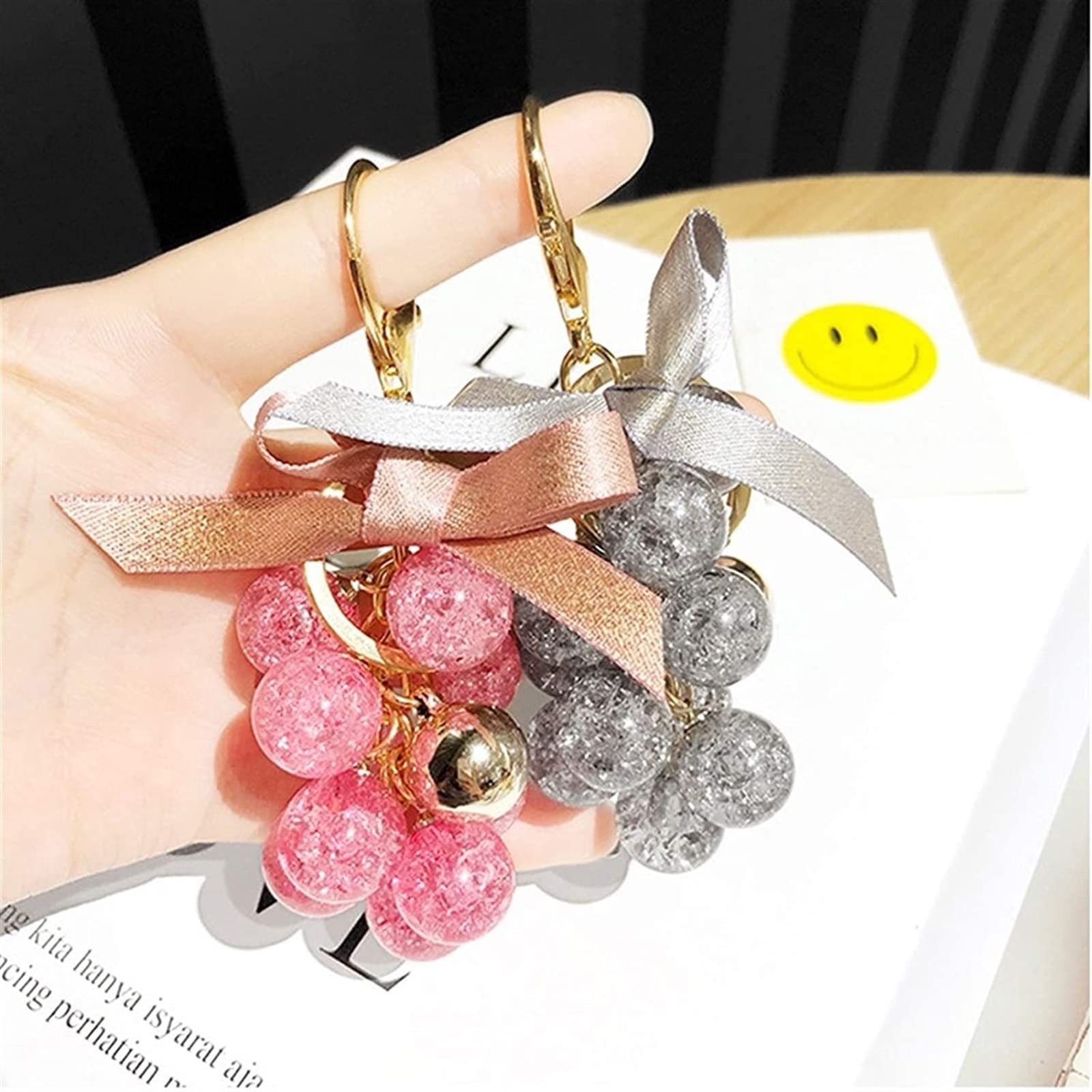 Llaveros Llavero de dibujos animados, lindo llavero de uva de cristal, cinta, joyería con lazo, colgante de bolso para niñas, llavero, cuentas redondas, accesorios de joyería, dibujos animados. (Col
