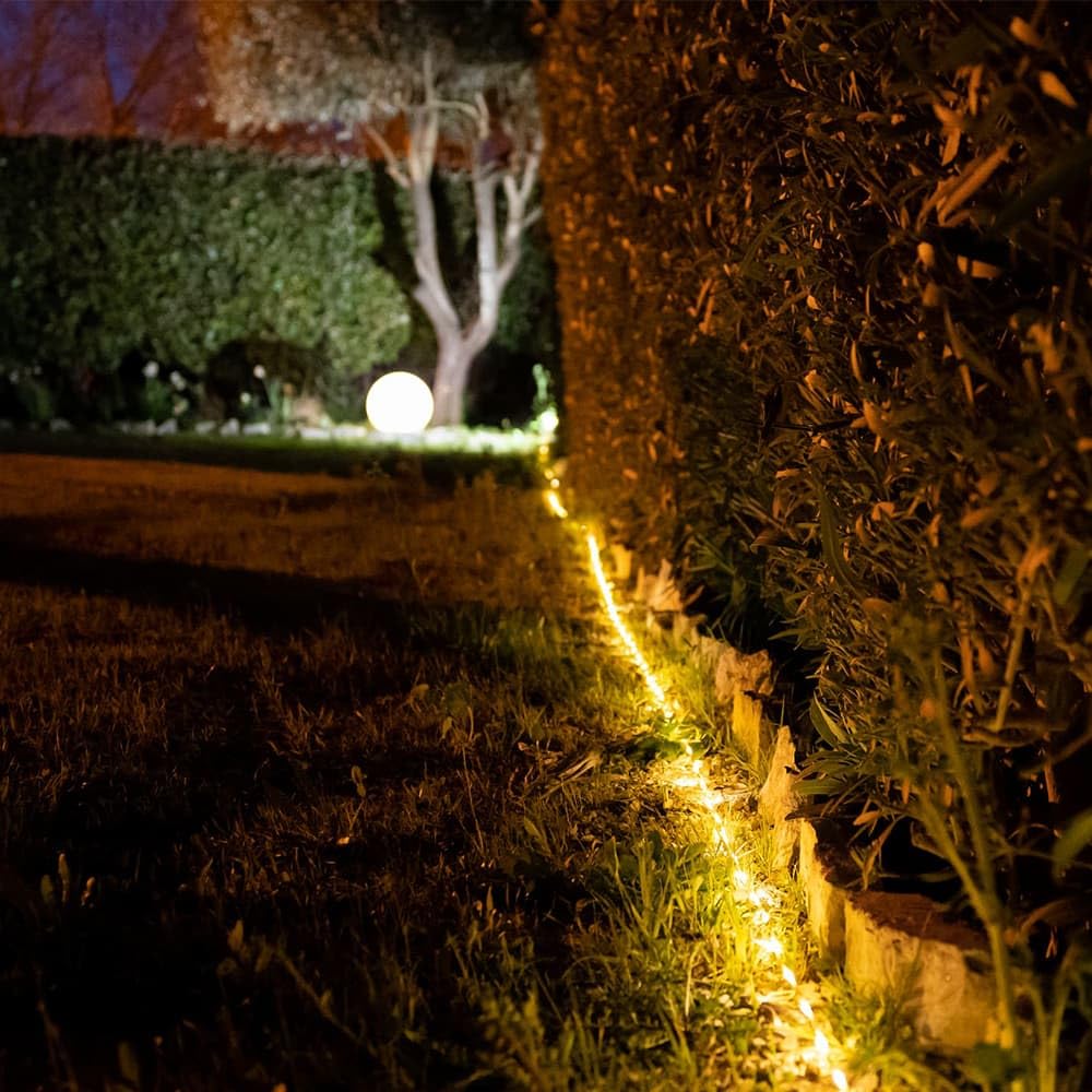 GuirLED - Guirlande d'extérieur lumineuse mini LED - Étanche IP55 - Panneau solaire haut rendement - ON/OFF automatique - 200 LED 20 mètres - Filament Silver
