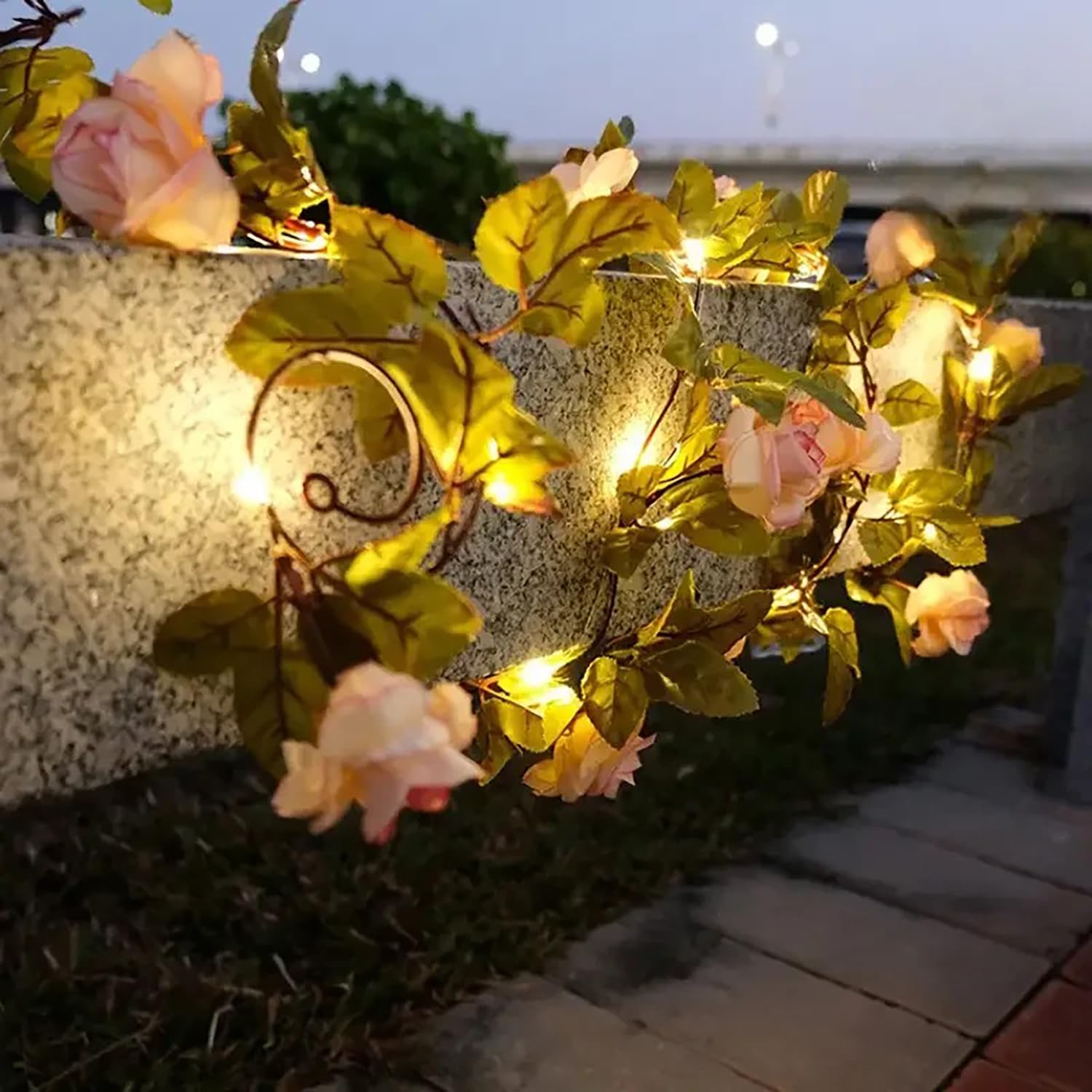 Solar Rose Lichterkette Aussen Dekorative Lichter Künstlicher Rose Blume Efeu Girlande,Wasserdicht Solarlampen Gartendeko für Balkon Terrasse Zaun Hochzeit Party (Champagner, 10m 100LED)