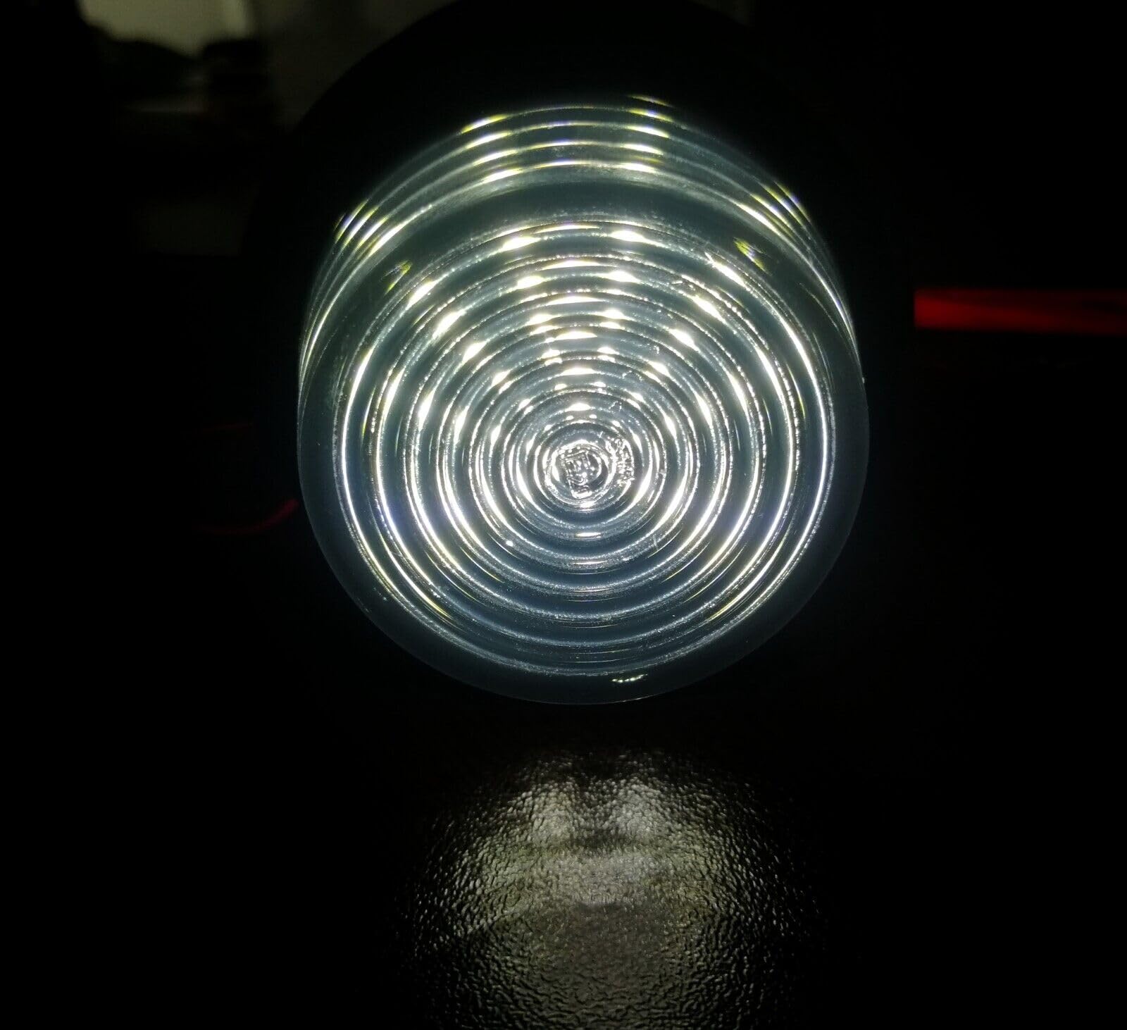 4 Feux de Gabarit et d’Encombrement LED 12V 24V Blanc Rouge Cabochon Fumé/Teinté Feux de Position Latéraux Coudé Court en Caoutchouc Camion Caravane Remorque Véhicule Agricole Utilitaire