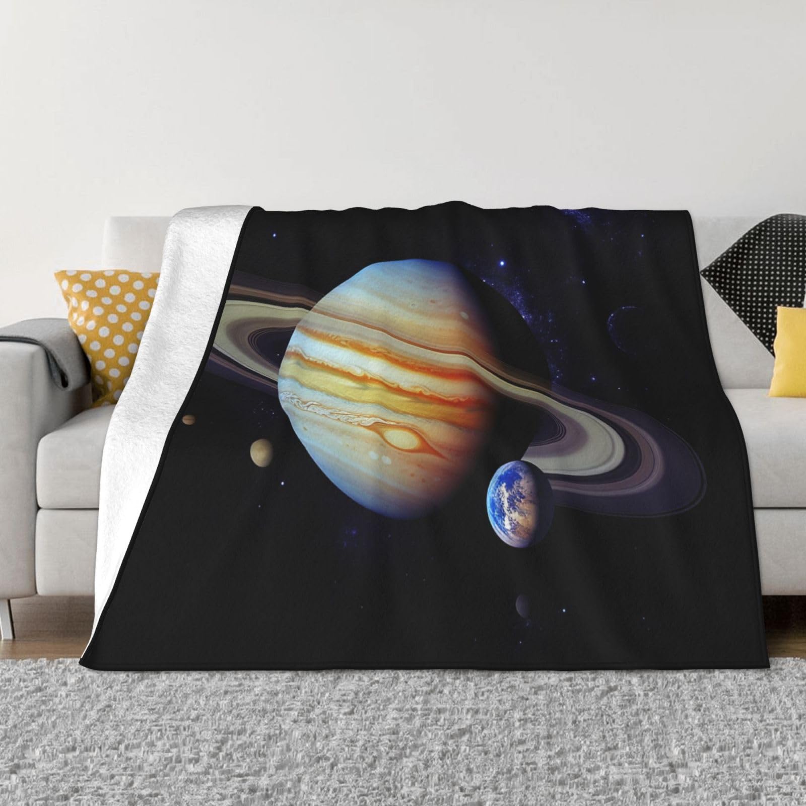 Couverture micro polaire Planet Jupiter contre le froid du climatiseur au salon