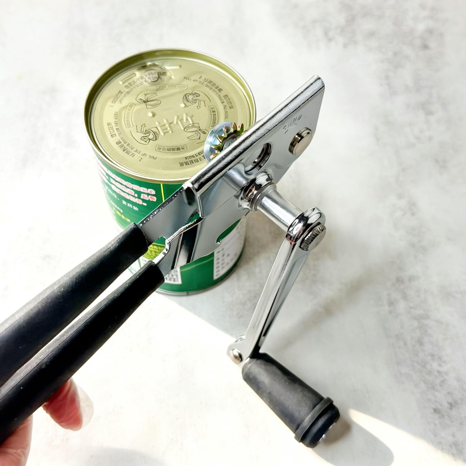 MultiFunctional Manual Can Opener and Bottle Opener with Magnet, Sharp Cutting Wheel, Manual Heavy-Duty Folding Hand Cranked Labor-Saving Knob, MultiFunctional Kitchen Tool, Black