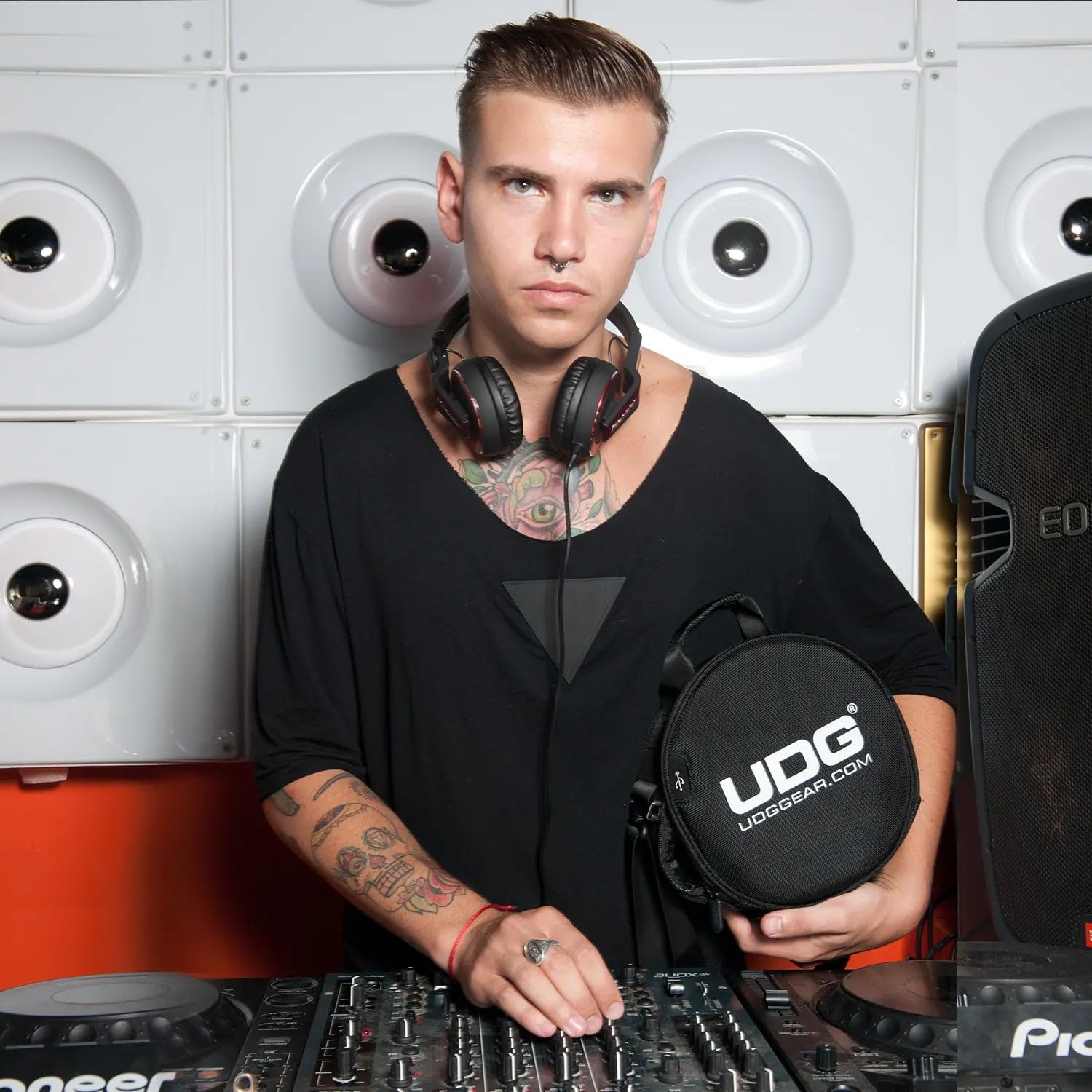 UDG Ultimate DIGI Headphone Bag czarny U9950BL