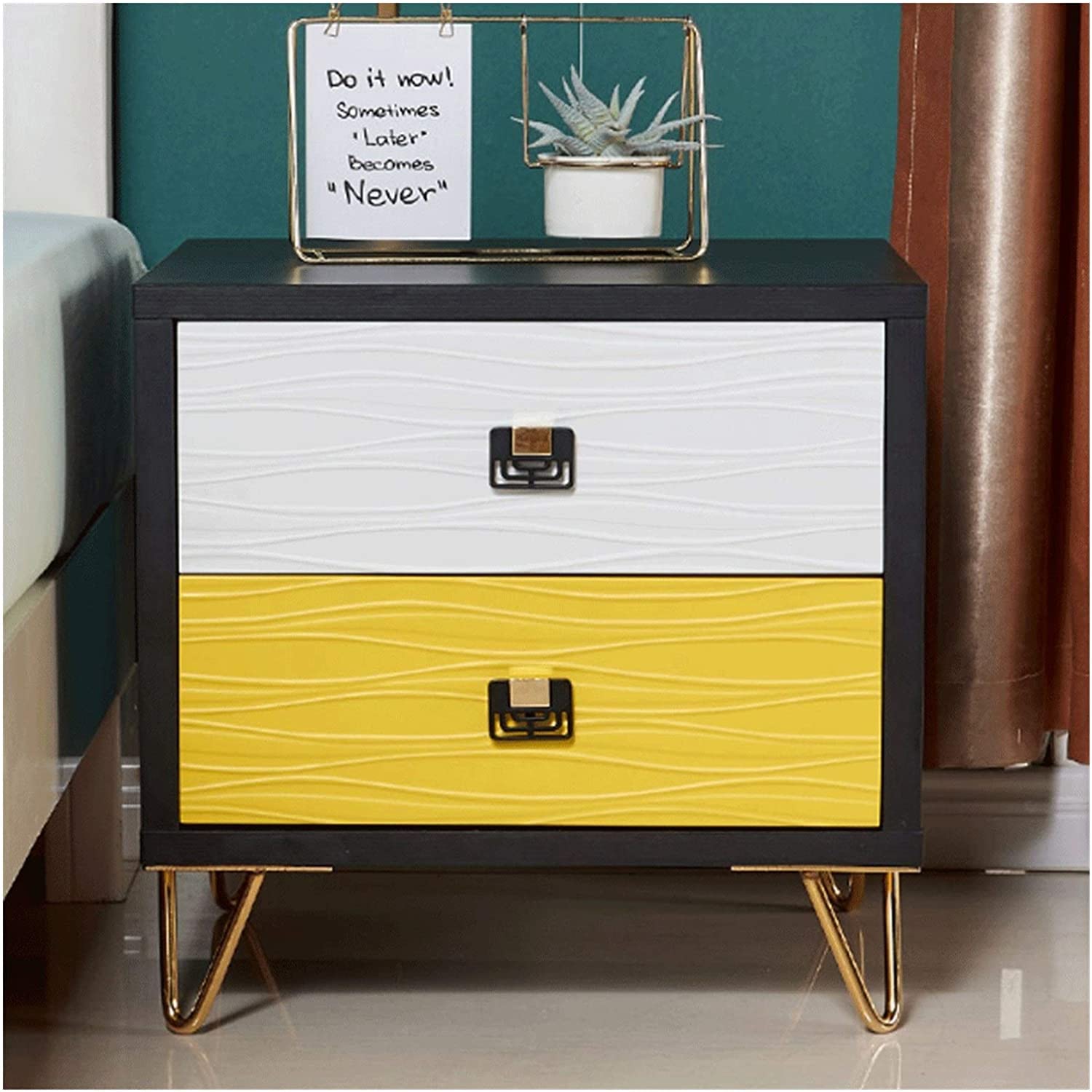 Table de chevet scandinave pour petit espace : optimisez votre chambre étroite avec élégance