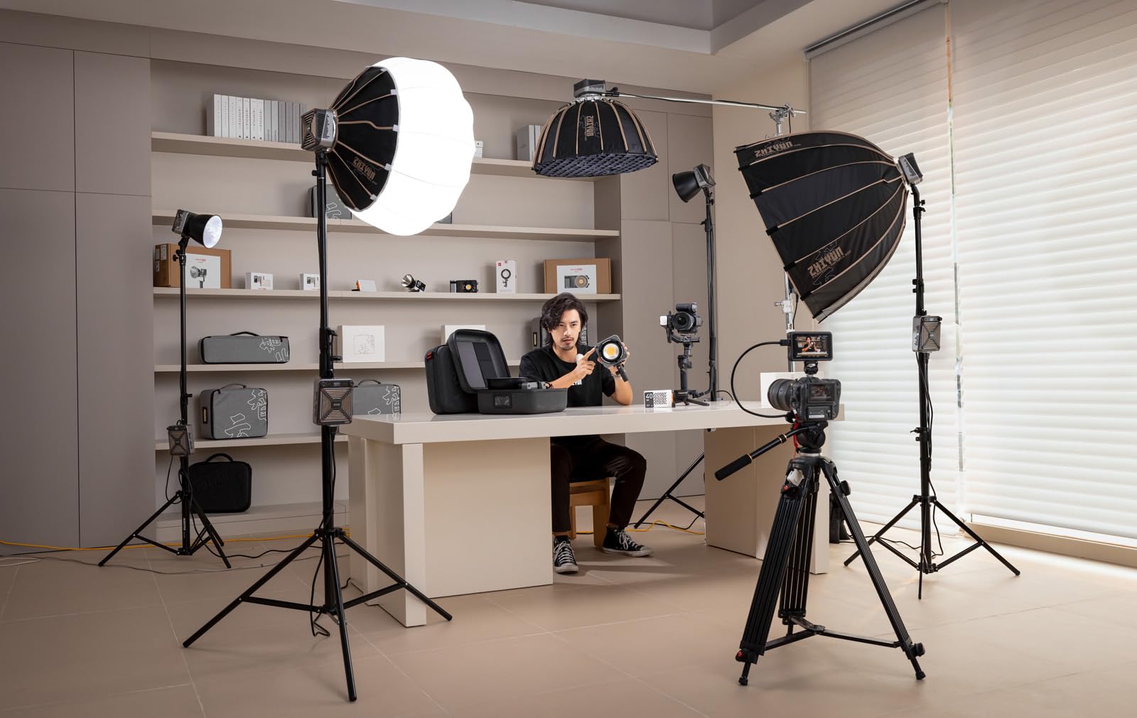 ZHIYUN MOLUS G200 COB LED Video Işığı 200W CCT 2700K-6500K Bowens