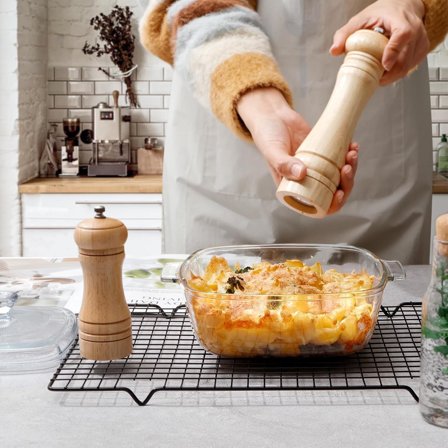BINZO Glass Square Casserole, 2500 ml, 2.5 Litre, Big Large Size Dish with Lid, Pack of 1, Microwave Oven Safe, Serving Casserole for Sabzi, Dal, Roti, Curry. 2
