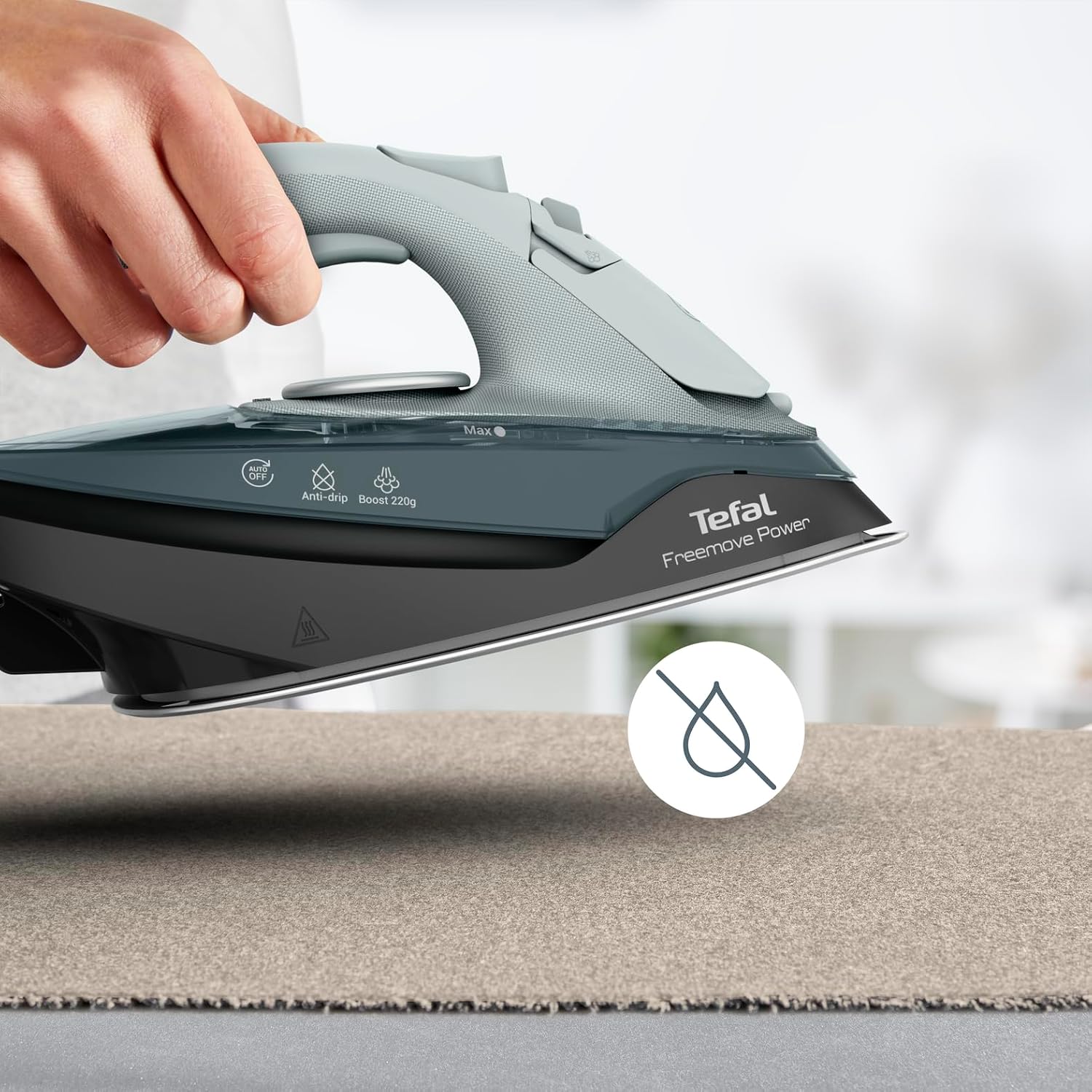 Close-up of the iron's soleplate with an anti-drip symbol