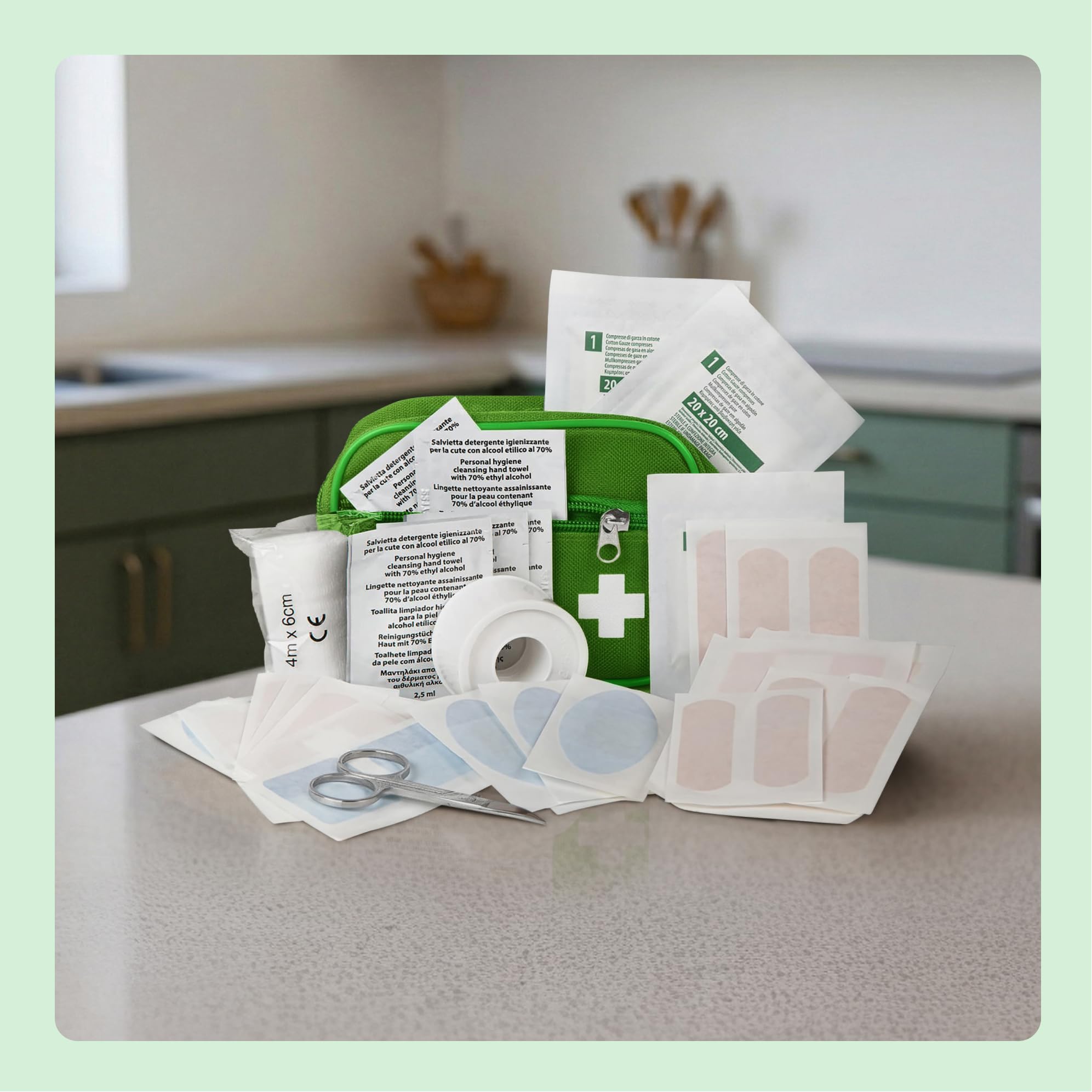 Healthcare by Amazon - Kit de primeros auxilios, Verde, 56 unidades (Anteriormente una Marca de Amazon Basic Care, el Mismo Producto)