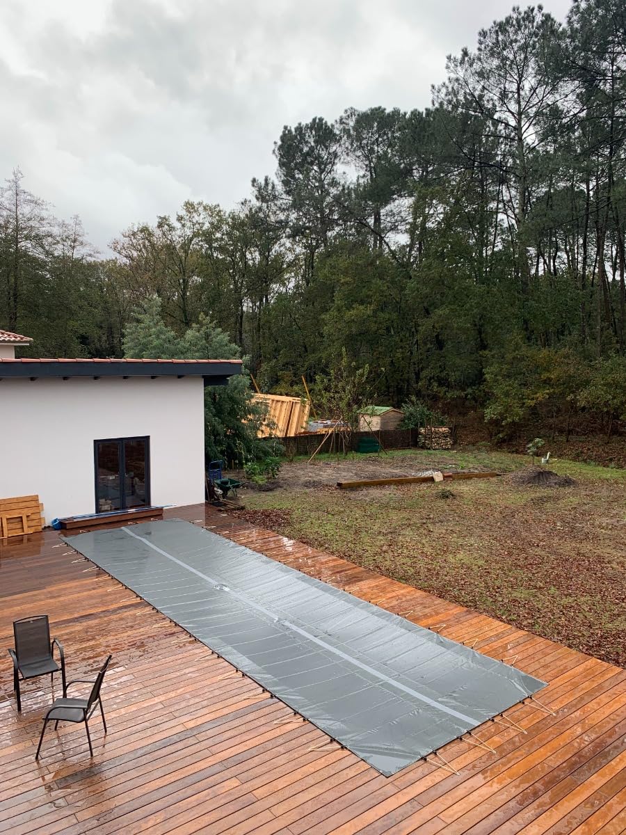 Bâche d'Hivernage Anthracite 8,60 x 4,60 m Piscine Maximum 8 x 4 m avec Grille Centrale d'Evacuation - Fabrication Française - Direct Usine - 550 g/m² - Livrée avec Sandows Cabiclic + Pitons Crosse