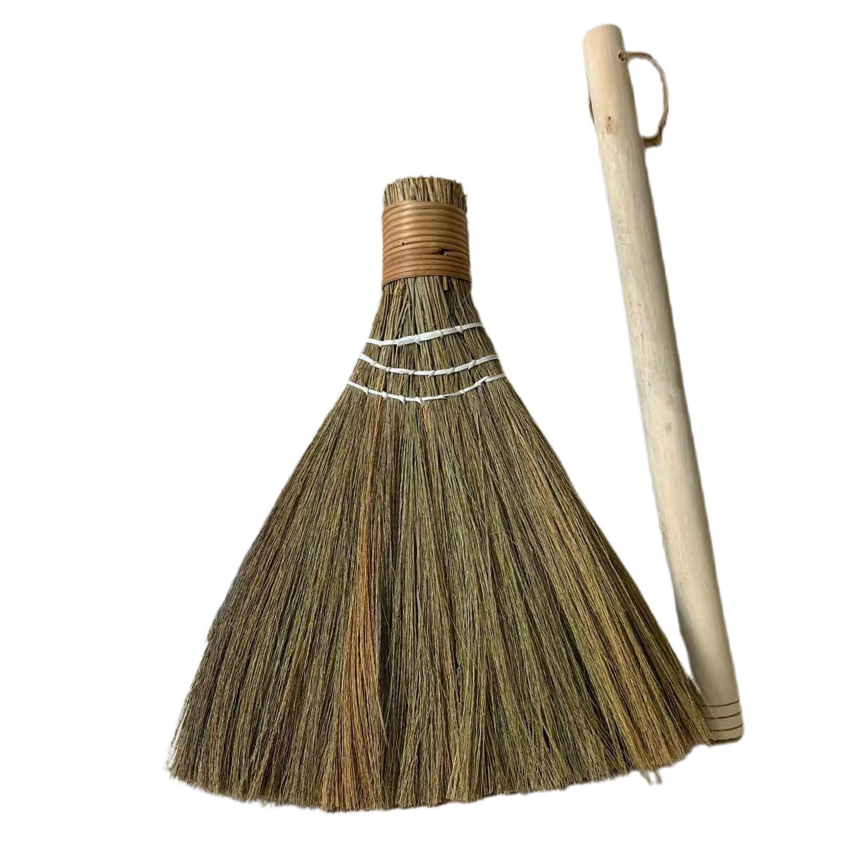 Balai naturel en paille style campagne rustique pour terrasse