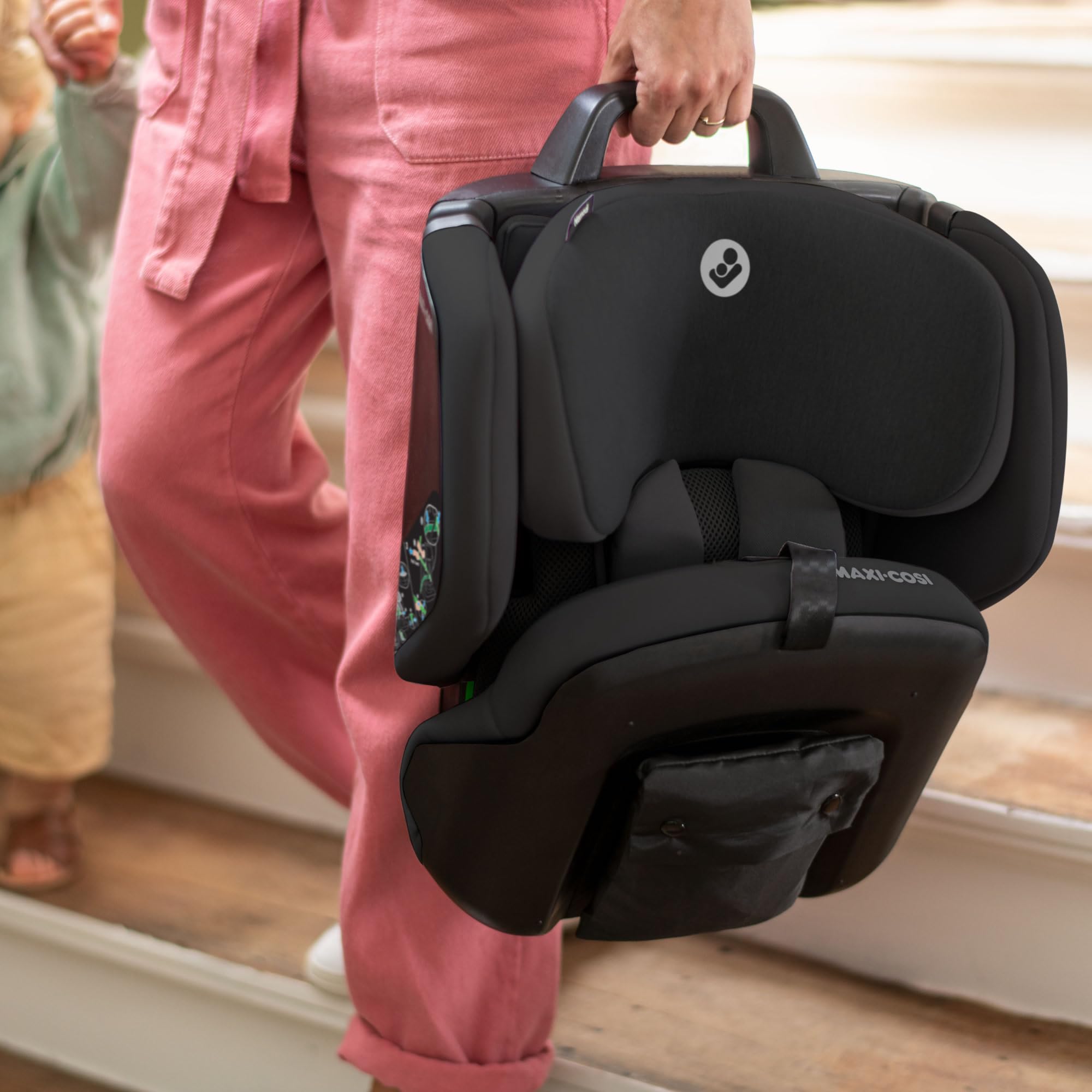 Maxi-Cosi Nomad Plus2, Klappbarer Kindersitz, 76-105 cm, Authentic Black | 15 Monate - 4 Jahre, Tragbarer Reiseautositz, Superkompakt & Leicht, Seitenaufprallschutz, Reisetasche Inklusive