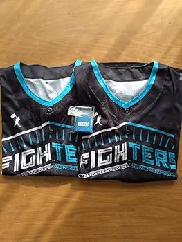 FIGHTERS エスコン開業1周年記念ユニフォーム 黒　2枚セット エスコンフィールド1周年ユニフォーム」再着用のお知らせ