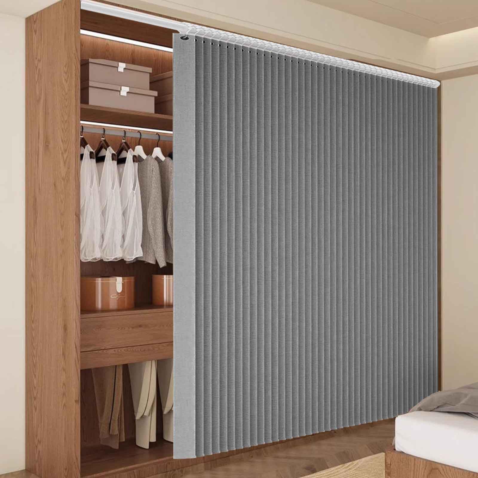 Cortina plisada para puerta que elimina la luz exterior en dormitorios sin persiana 1
