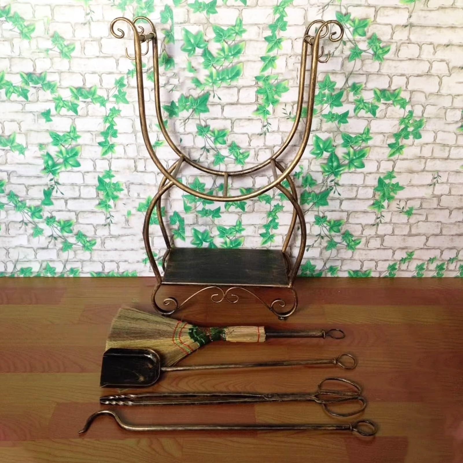 Porte-bûches en cuivre pour sublimer votre coin feu en hiver comme en été