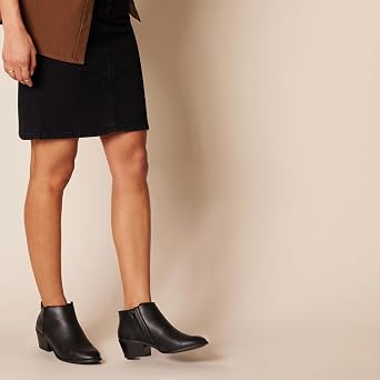 Amazon Essentials Women's Low Heel Ankle Boots with Side Zipper, Stacked Block Heel