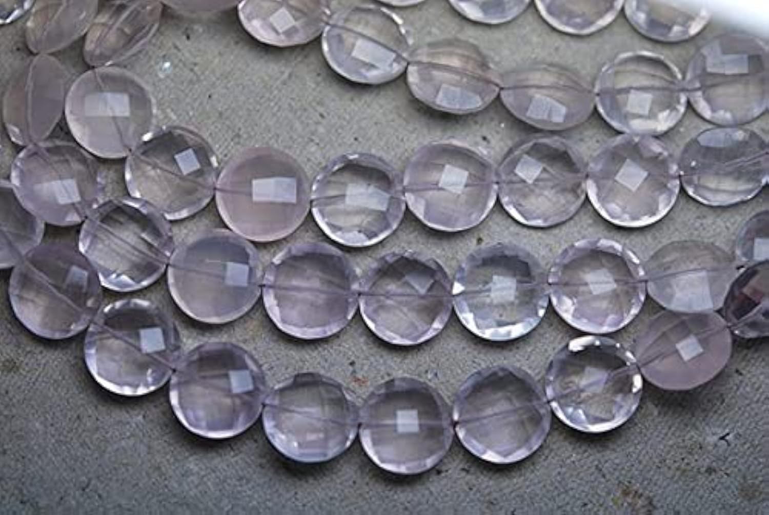 Quartz rose perles briolettes symbole de tendresse pour créer des bijoux uniques