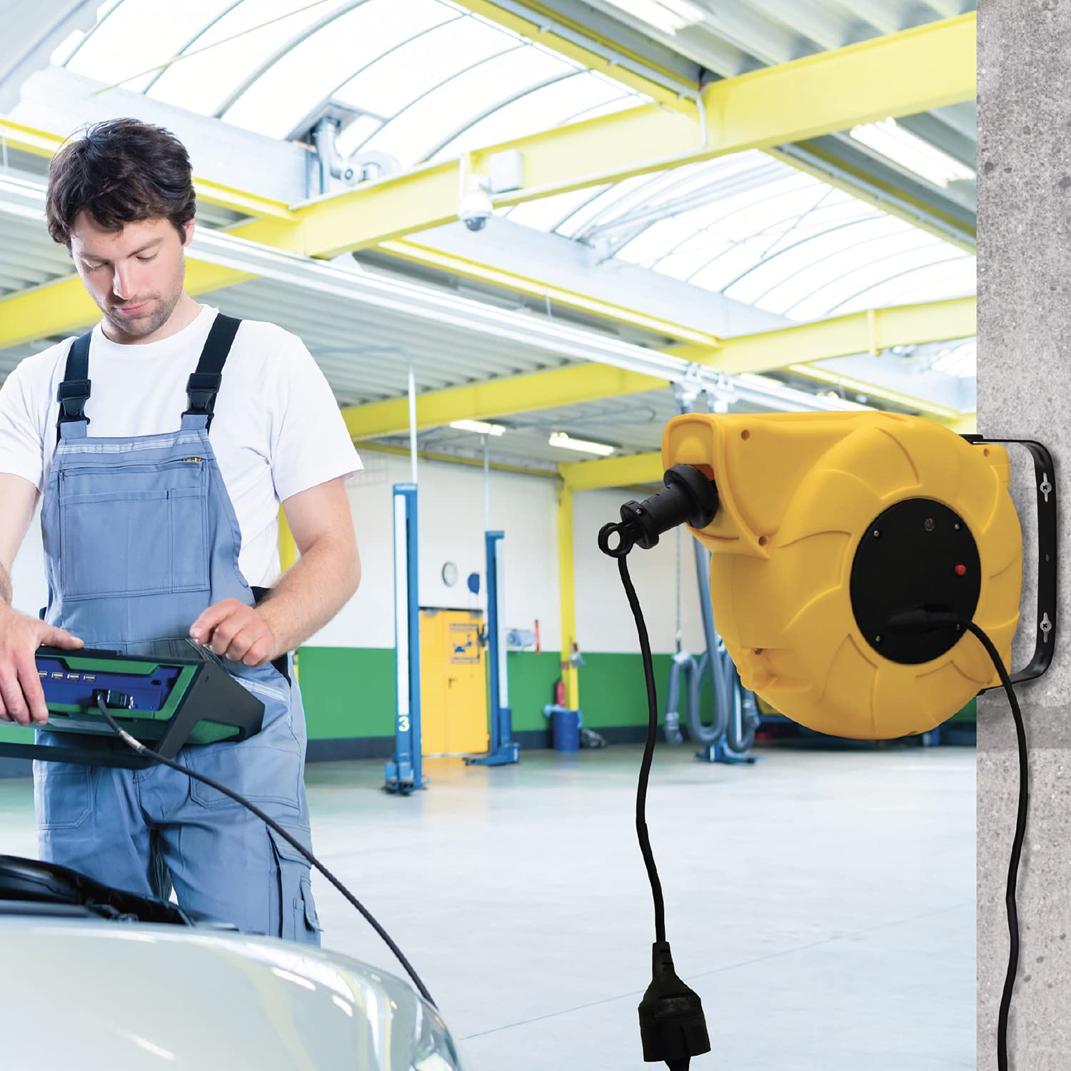 Electraline Avvolgicavo Elettrico Automatico a Molla con Staffa di Fissaggio a Muro, Polipropilene, Giallo, 8 M