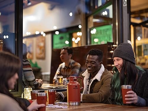 Miniatura 49 de Stanley - Jarra de cerveza, aislamiento térmico, mantiene la cerveza fría, acero inoxidable carbonatado interior, revestimiento exterior duradero