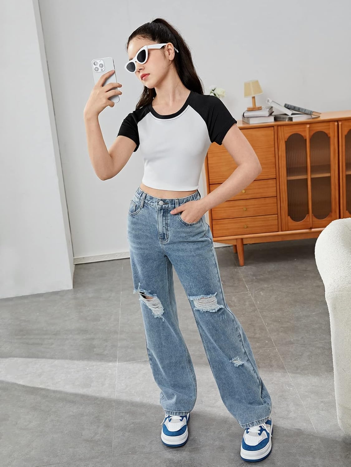 WDIRARA Girl's High Waisted Straight Leg Button Jeans Casual Pocket Denim Pants 13 Years Medium Blue image 6 of 6 B0BQW6FRW7