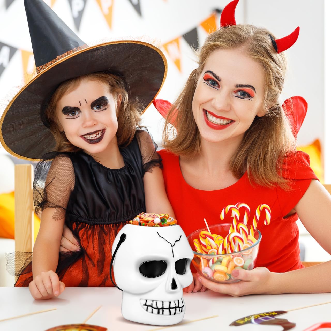 VALICLUD Portable Halloween Candy Bucket Skull Shaped Trick or Treat Holder with Handle Large Capacity Reusable Plastic Candy Bucket for Halloween Party and Trick-or-Treating
