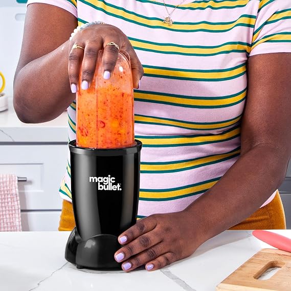 magic bullet Blender 7pc Set in Black - Powerful 10,000 RPM - Sleek, Compact & Portable - Great for Smoothies, Juices, Protein Shakes, Milkshakes, Soups, Salad Dressings, Salsa & Food Prep