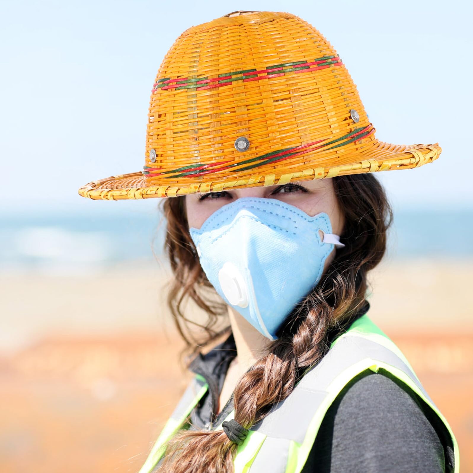 Abaodam Bambusgeflochtener Sicherheitshelm mit Kurzem Schirm und Komfortabler Passform Atmungsaktiv für Sommer und Baustellen Orange Bauhelm mit Sonnenschutz