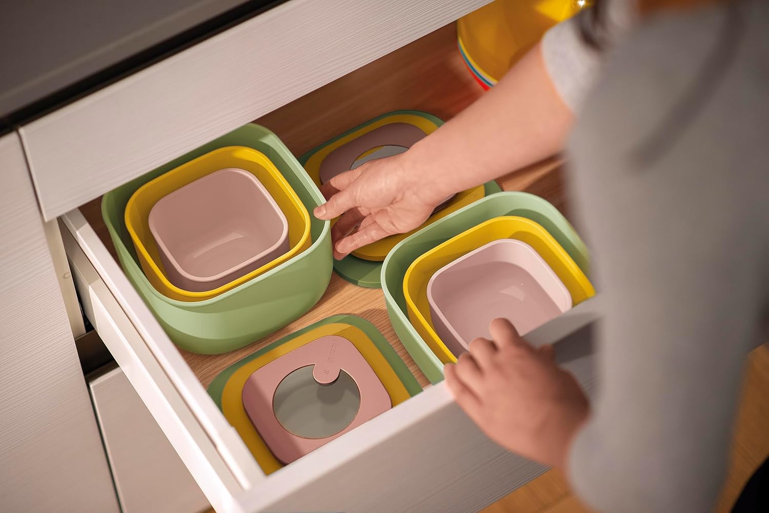 Guzzini - Kitchen Active Design, STORE&MORE BIO, Shallow Airtight Fridge/Freezer/Microwave Containers (S) - Mango Yellow, 12,2 x 12,2 x h6,8 cm | 450cc - 170719236