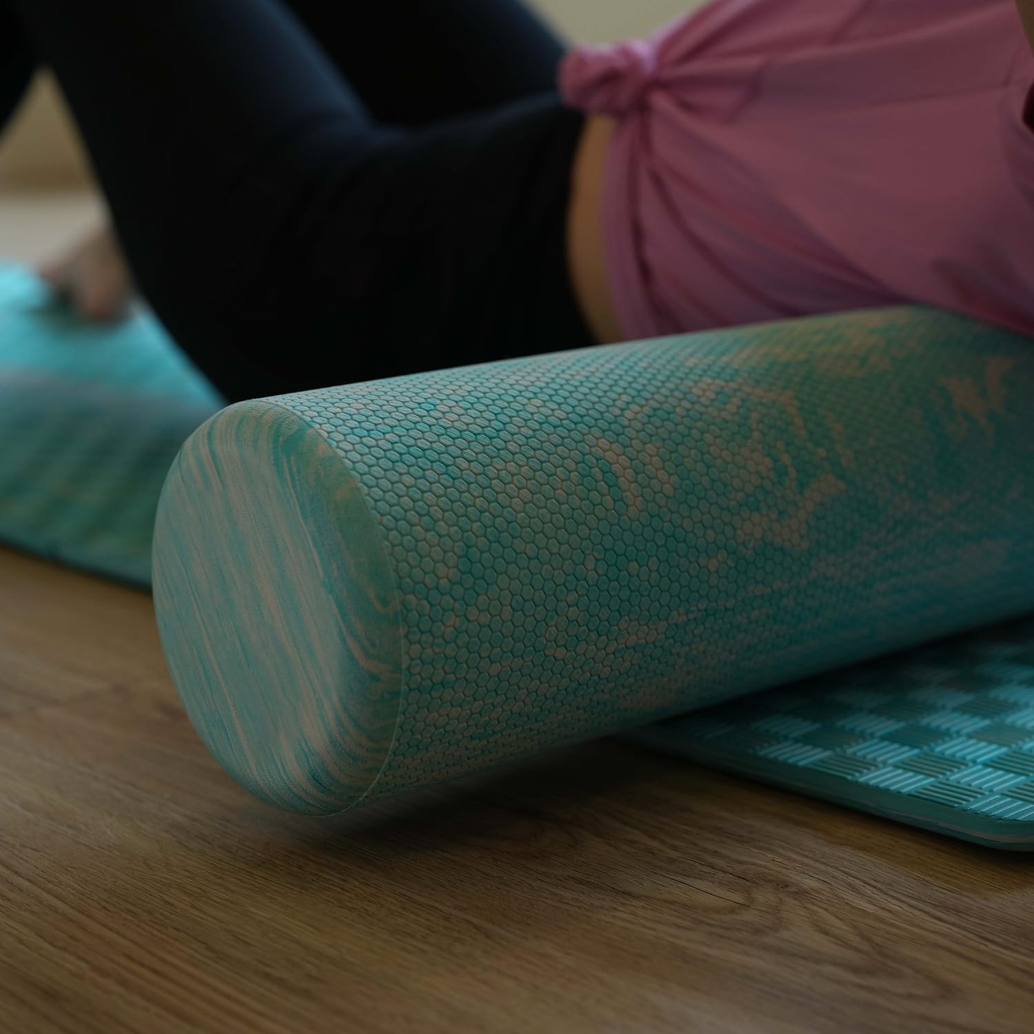 Sport-Thieme Pilates Roller Recycle | Faszienrolle aus 100% recyceltem PE Schaum | 92x15 cm Grün-Grau marmoriert | Für Selbstmassage, Balance, Dehnen | Belastbar bis 100 kg | 670 g