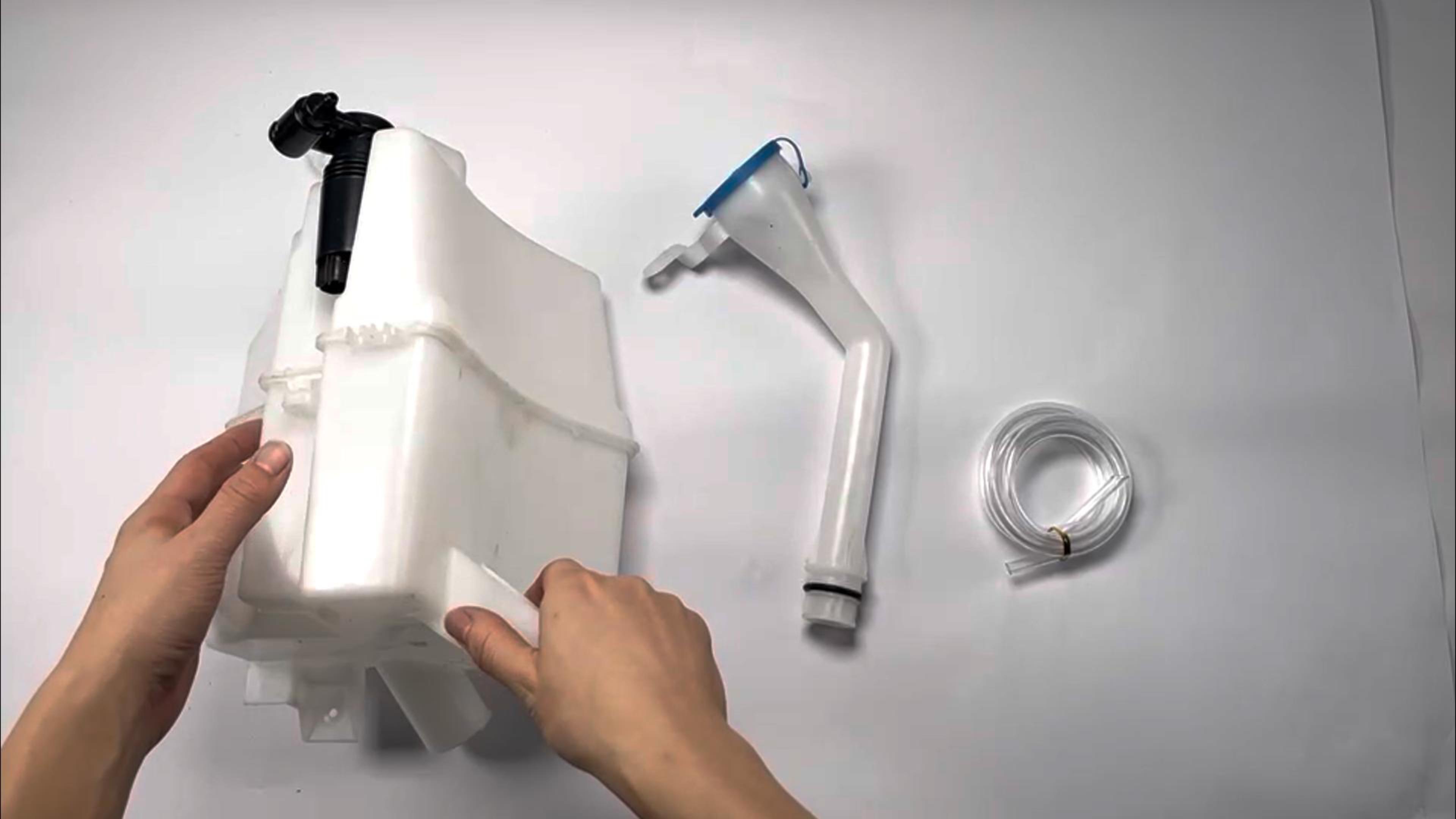 ＋Water 00-06 Jaguar XK8 XKR X100 Engine Coolant Overflow Recovery