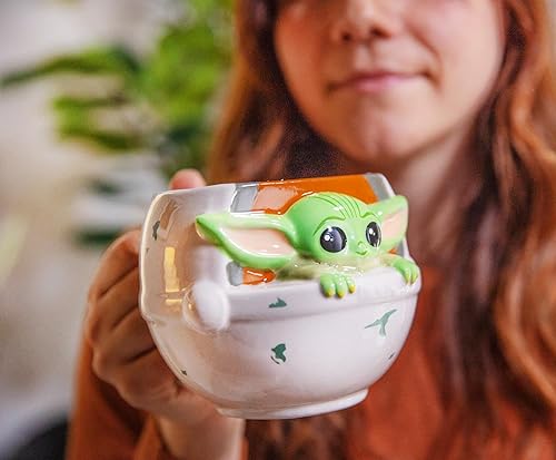 Miniatura 14 de Silver Buffalo Star Wars The Mandalorian Grogu - Taza de cerámica con tapa de rana esculpida, 18 onzas