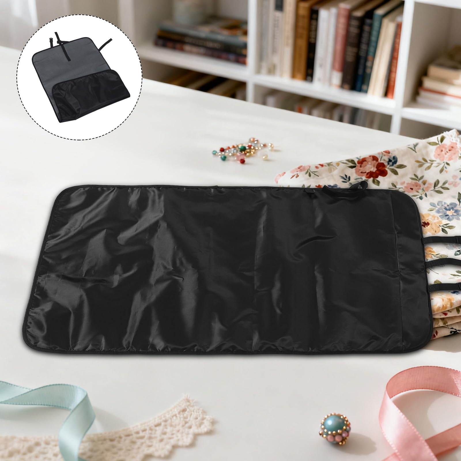 Tappetino da Stiro Portatile Nero in Poliestere per Armadi | Montaggio Semplice con Ganci, Uso Domestico e Viaggio, Cura Tessuti Versatile e Salvaspazio