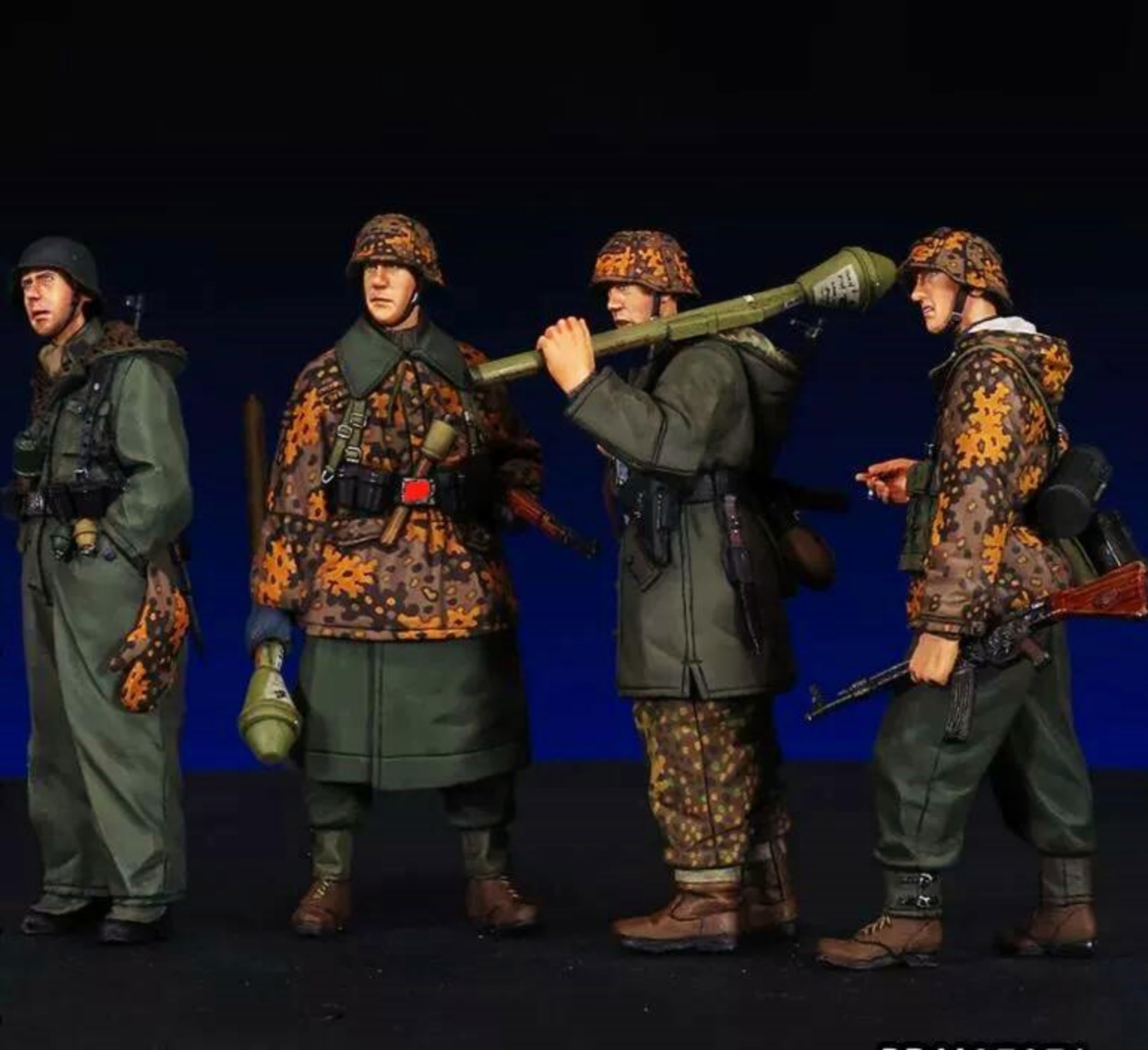 1/35 WWII German Soldier Resin Figure Kit Unpainted and Unassembled Miniature Resin Model Parts (4 Persons) // V7D2O-1