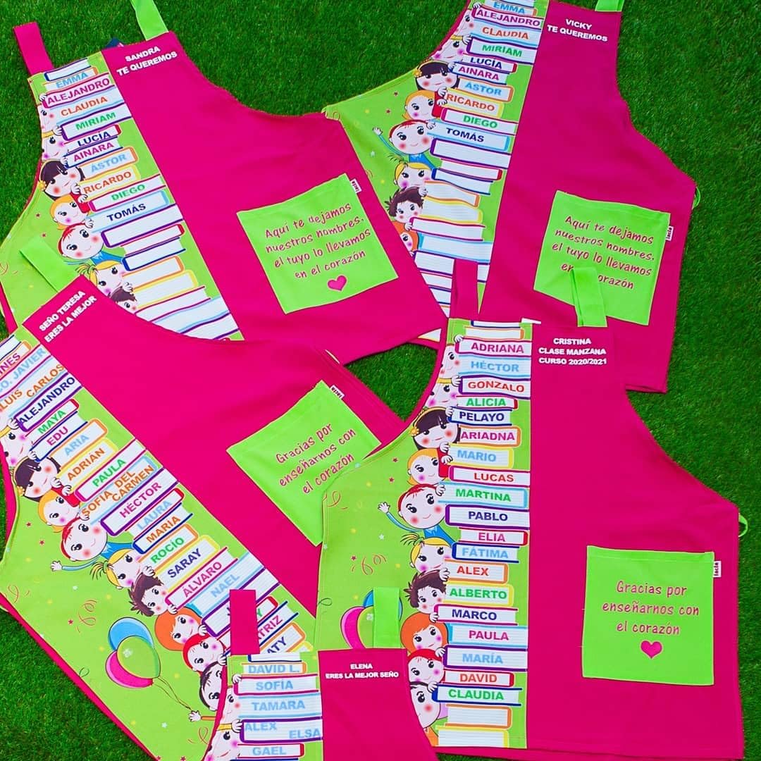 Babi personalizado para maestras/profesoras. Estola personalizada. Regalos para profesores. Ideal para regalar en fin de curso. Regalos originales para profes. Personalizado con vinilo MULTICOLOR
