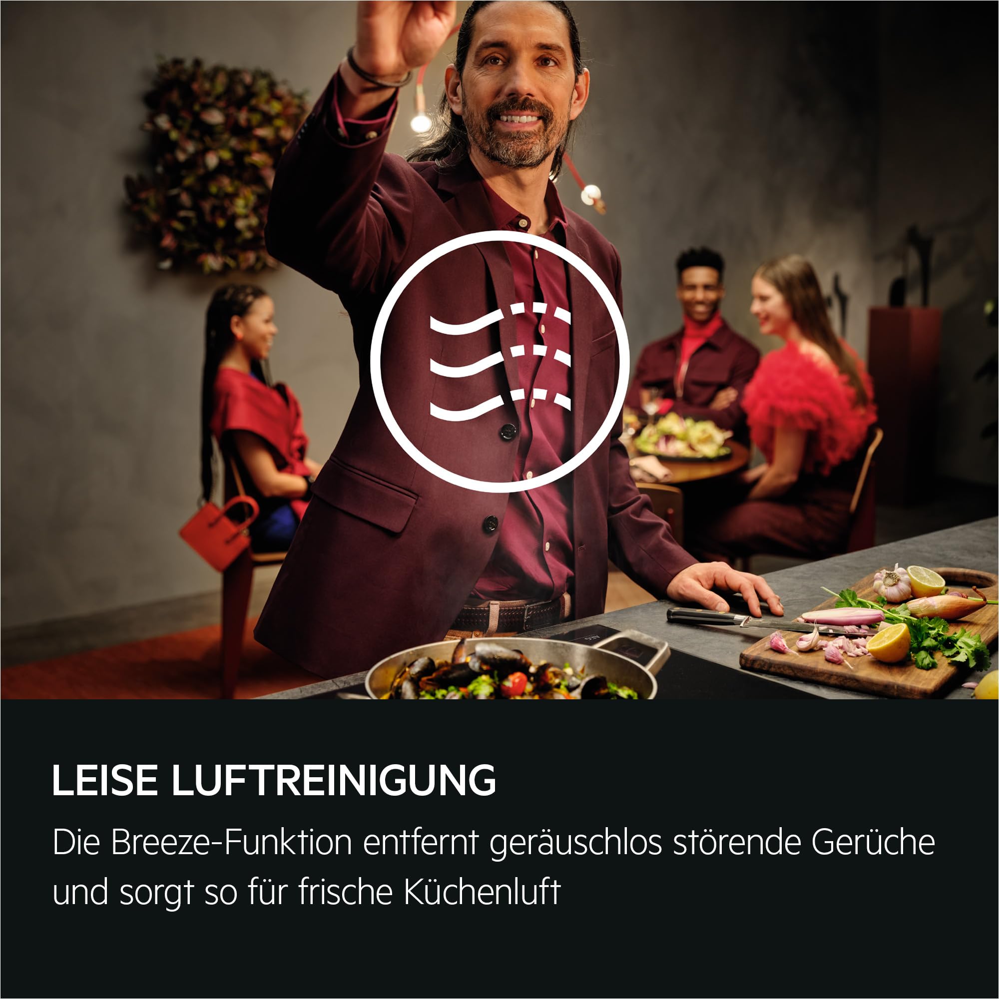 AEG Dunstabzugshaube Serie 7000 SilenceTech 90cm Wandhaube Glas Ab- und Umluft 760 m³/h 67 dB(A) Schwarz GV77D91SB