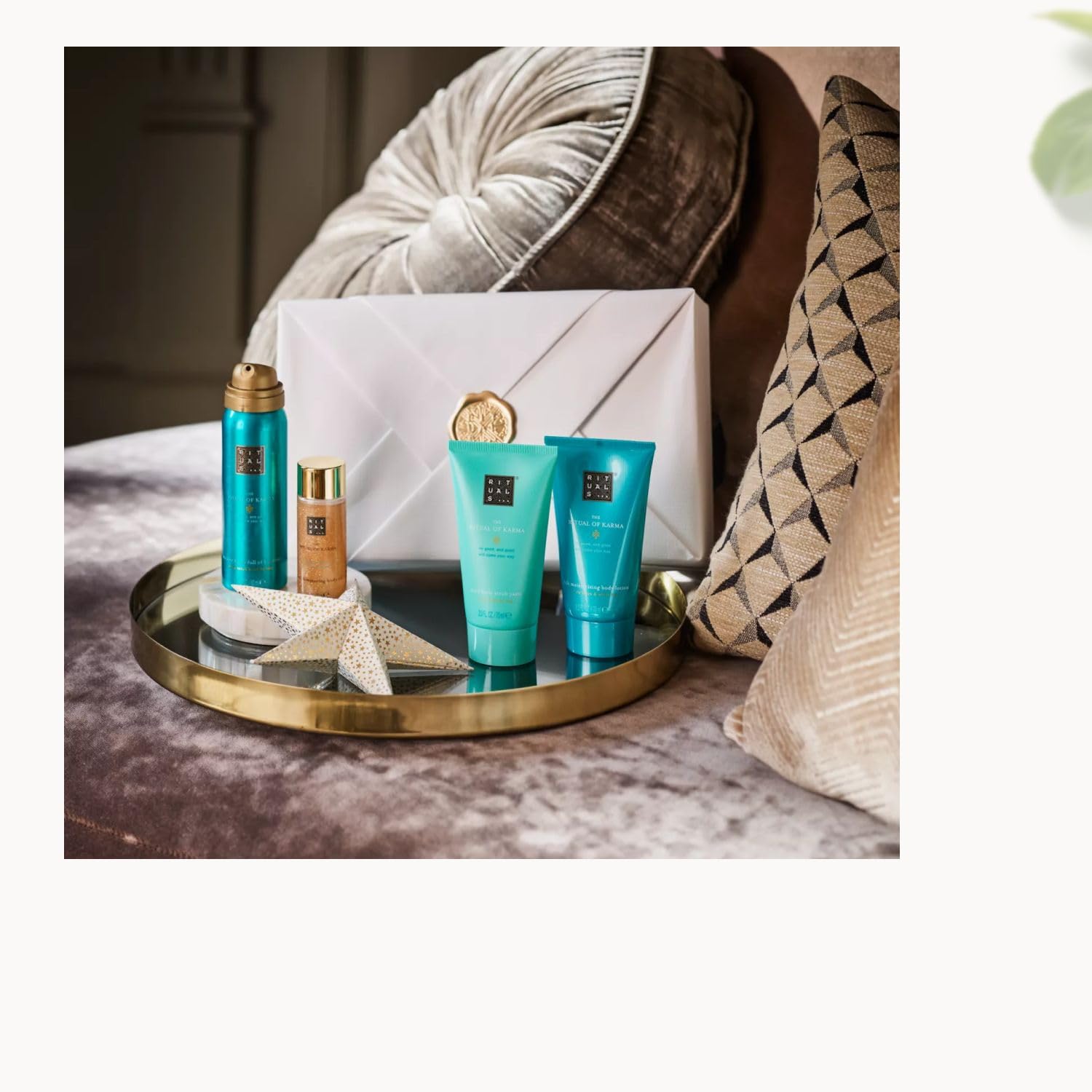 RITUALS Zestaw upominkowy Soothing Treat z serii The Ritual of Karma, zawiera: piankę pod prysznic, krem do ciała, peeling do ciała, olejek do ciała, 1112243