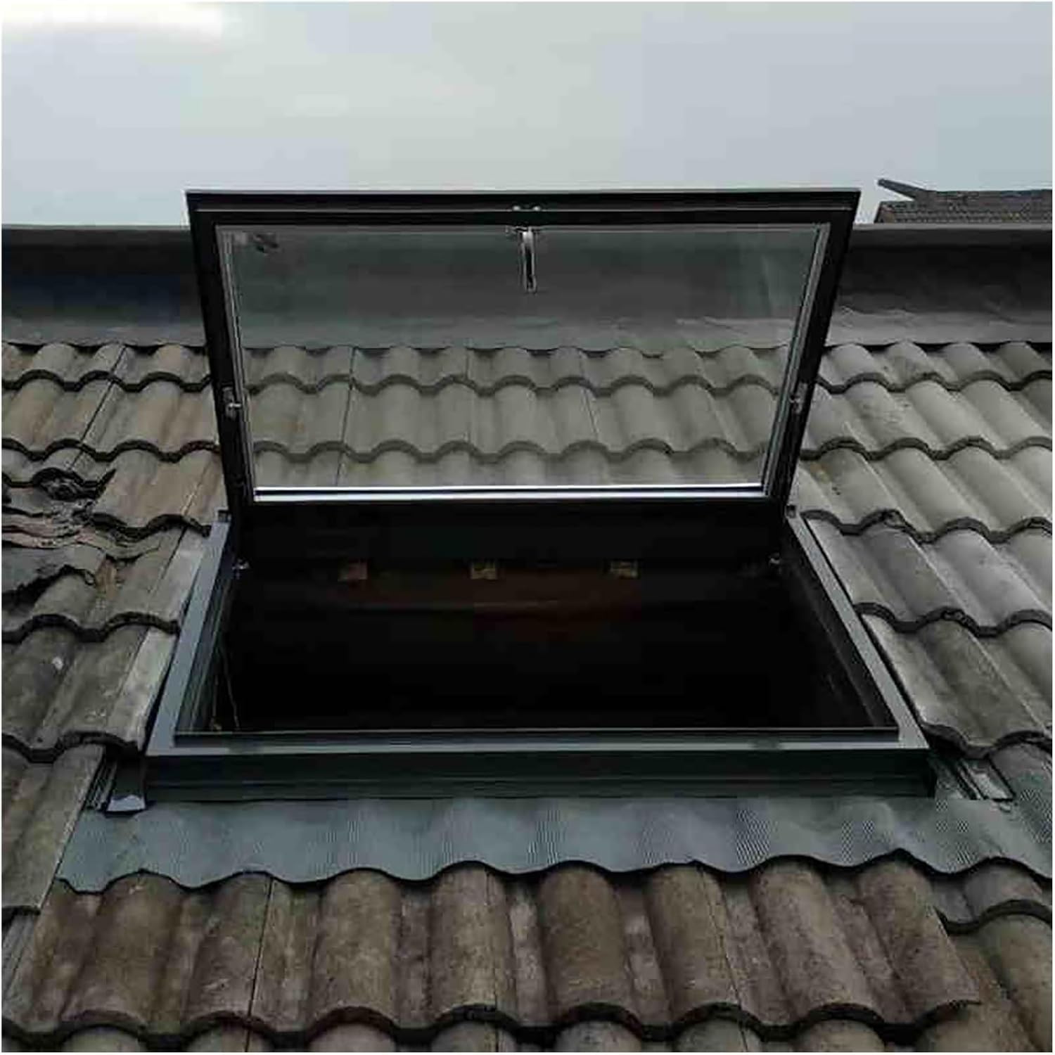 Juskaqzyi One Color Skylight Aluminum Alloy Roof Hatch Skylight Roof Caps Window With Gas Shock Strut For Warehouse Attic Cellar Attic(78 * 78Cm)