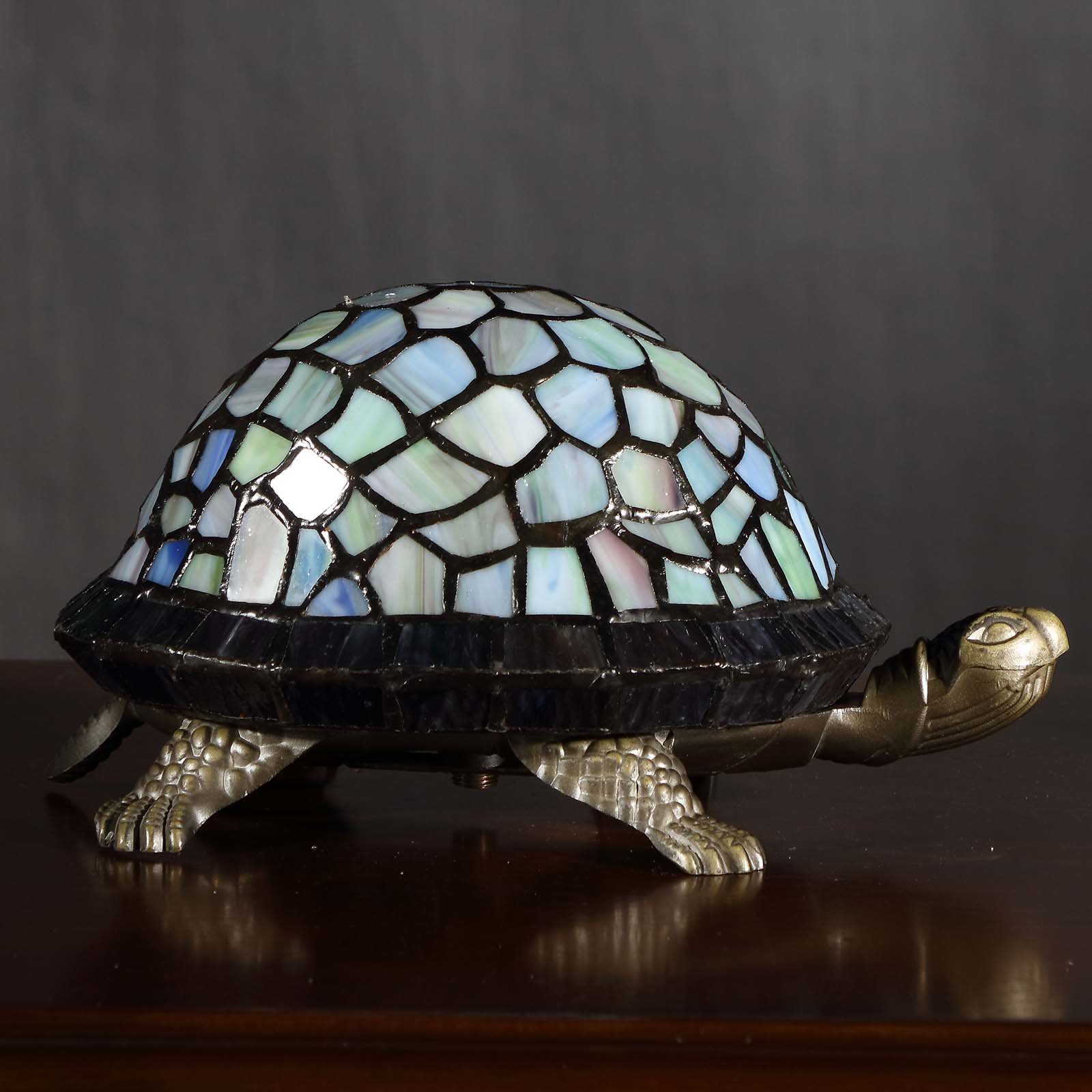 Bieye L10400 Tortoise Tiffany Style Stained Glass Accent Table Lamp