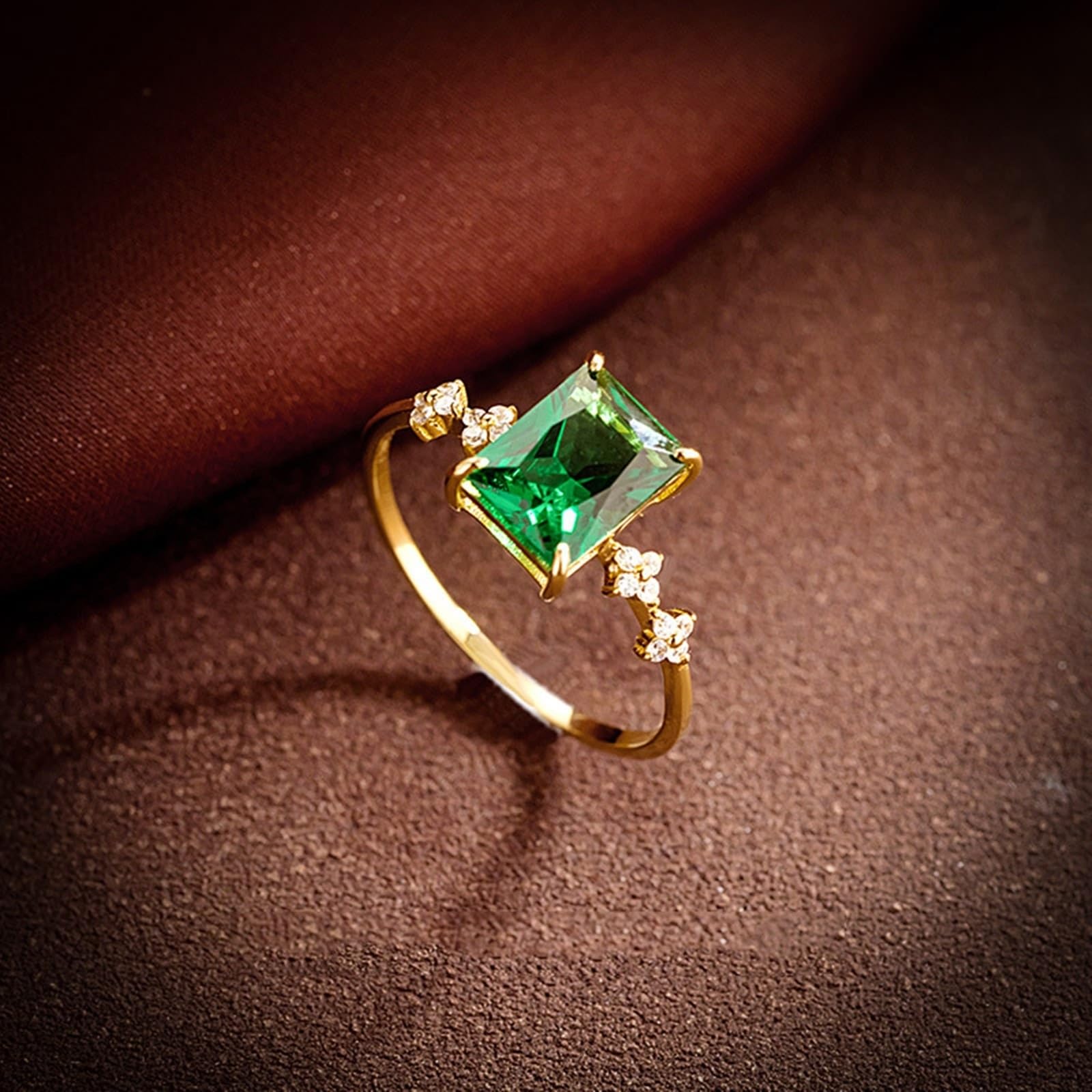 Wycian Anello nuziale singolo, in oro giallo, con zirconi, misura 45 (14,3), con zirconi verdi rettangolari, personalizzabile, per donna e anniversario