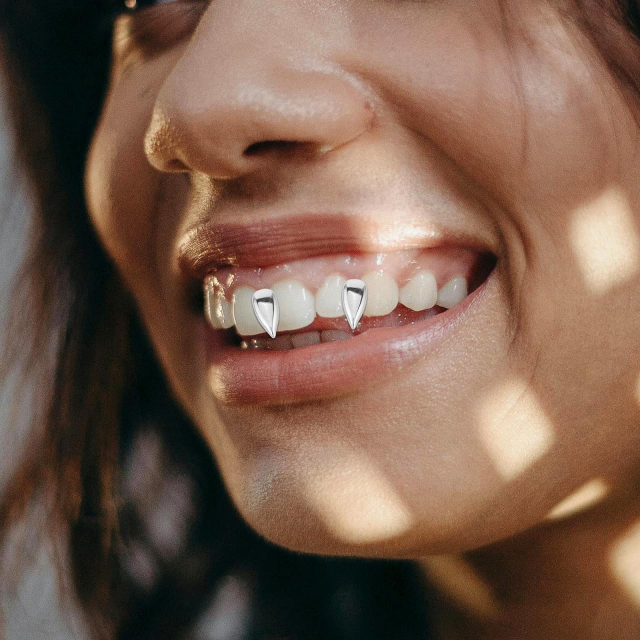 Homsfou Silver Plated Teardrop Fang Caps 4Pcs Removable Hip Hop Tooth Grills for Women Urban Streetwear Party Costume Jewelry