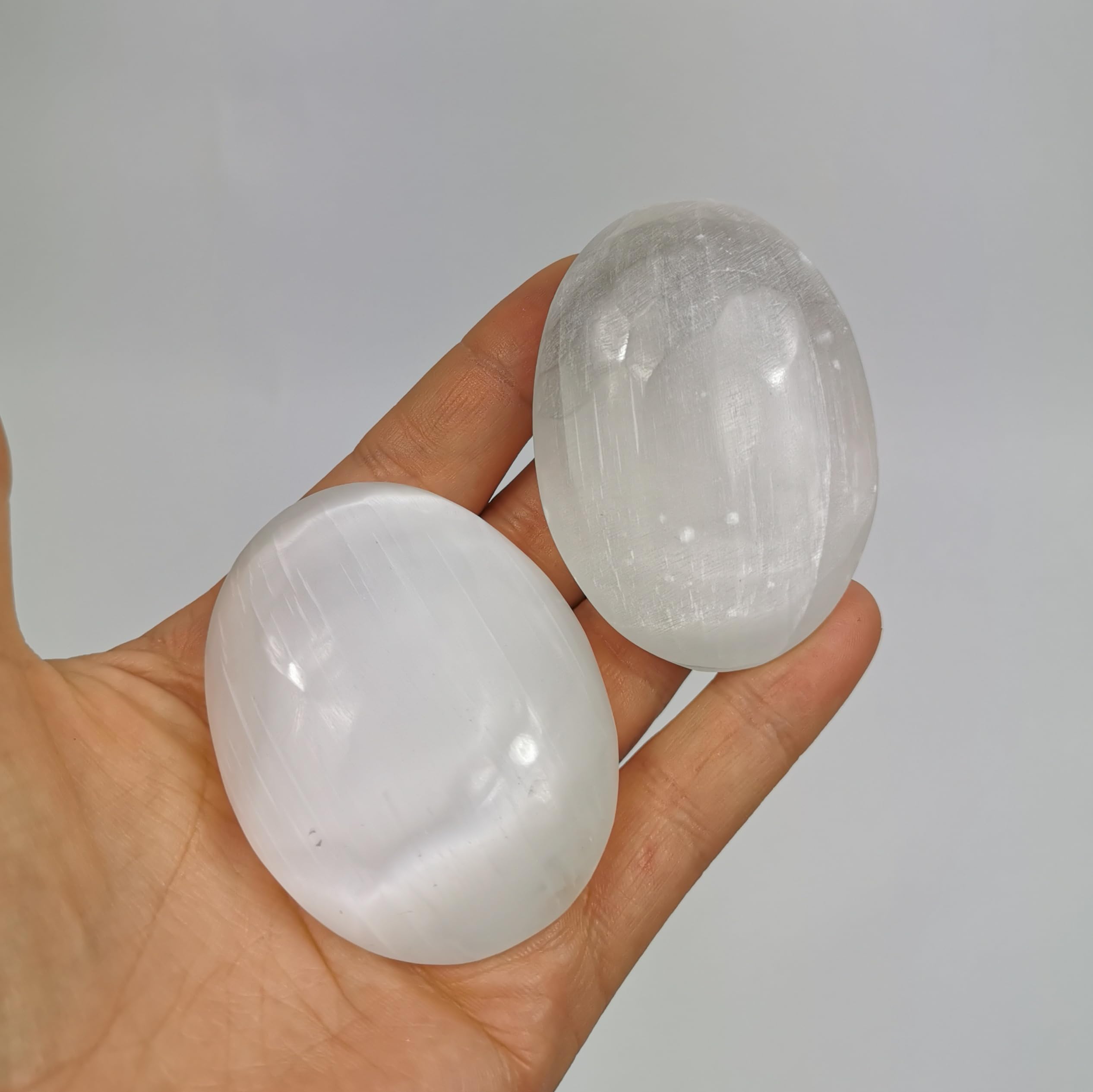 NKlaus Natural Selenite Worry Stone 6.5 x 5 cm Palm Energy Stone Meditation Decoration 15594, 1 Items, 6,5x5cm - Image 3
