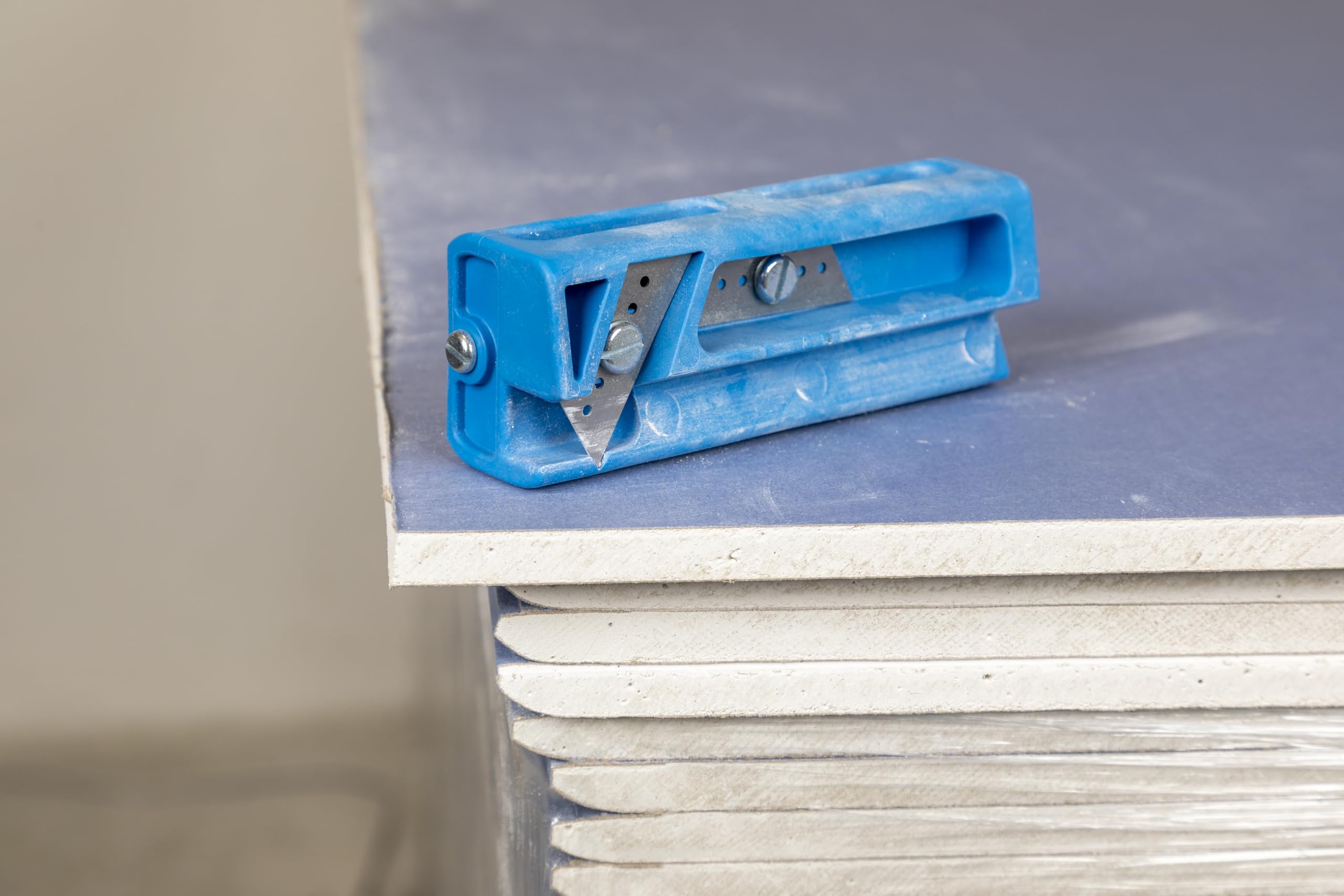 Knauf Pialla per bordi con 1 lama di lavoro e 3 lame di ricambio – Pialla in gesso per smussare con precisione lastre di fibra di gesso, pialla per cartongesso